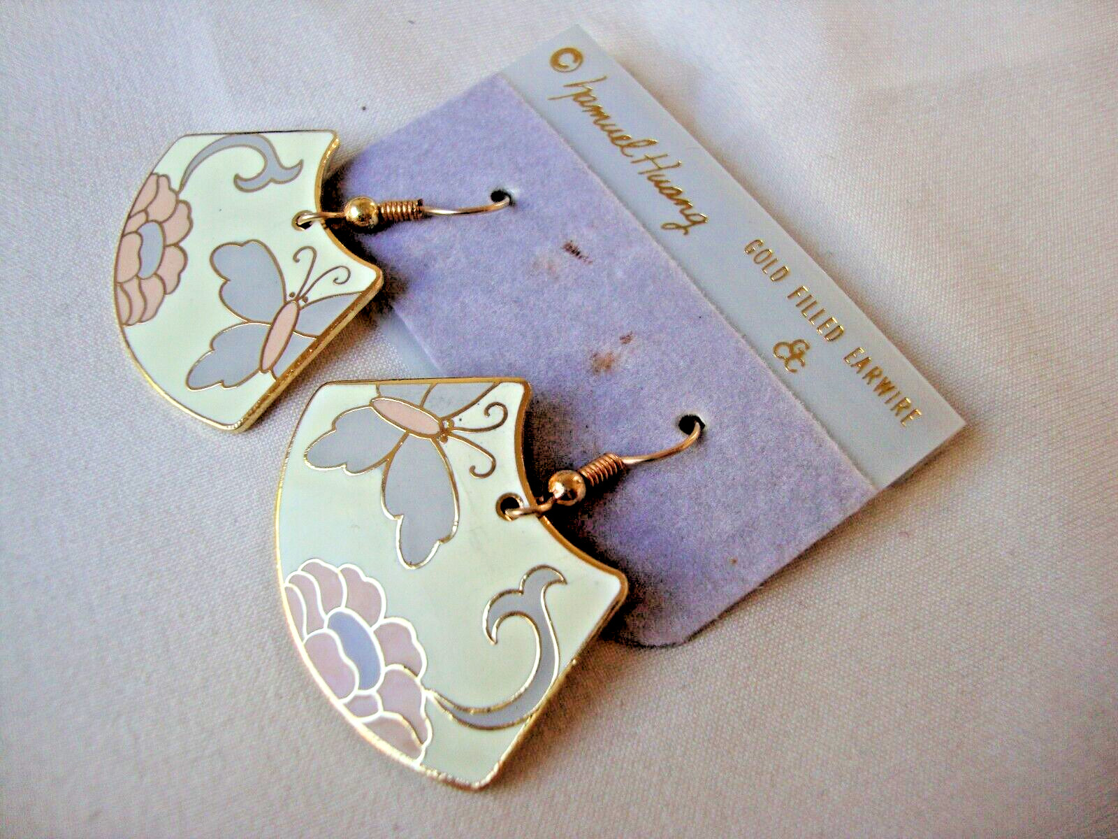 VINTAGE SAMUEL HUANG CLOISONNE BUTTERFLY FLOWER FAN PINK GRAY & CREAM EARRINGS
