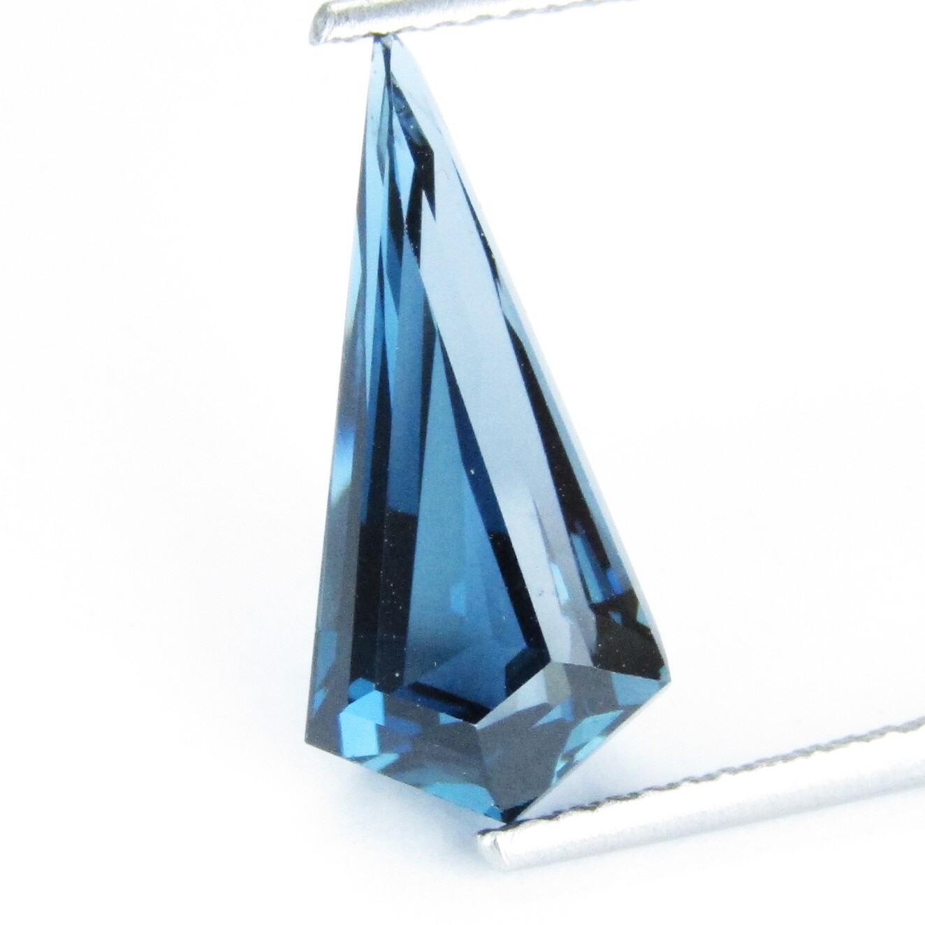 4.77Cts Sparkling Natural London Blue Topaz 17.3x8x6.3mm Fancy Cut Gemstone