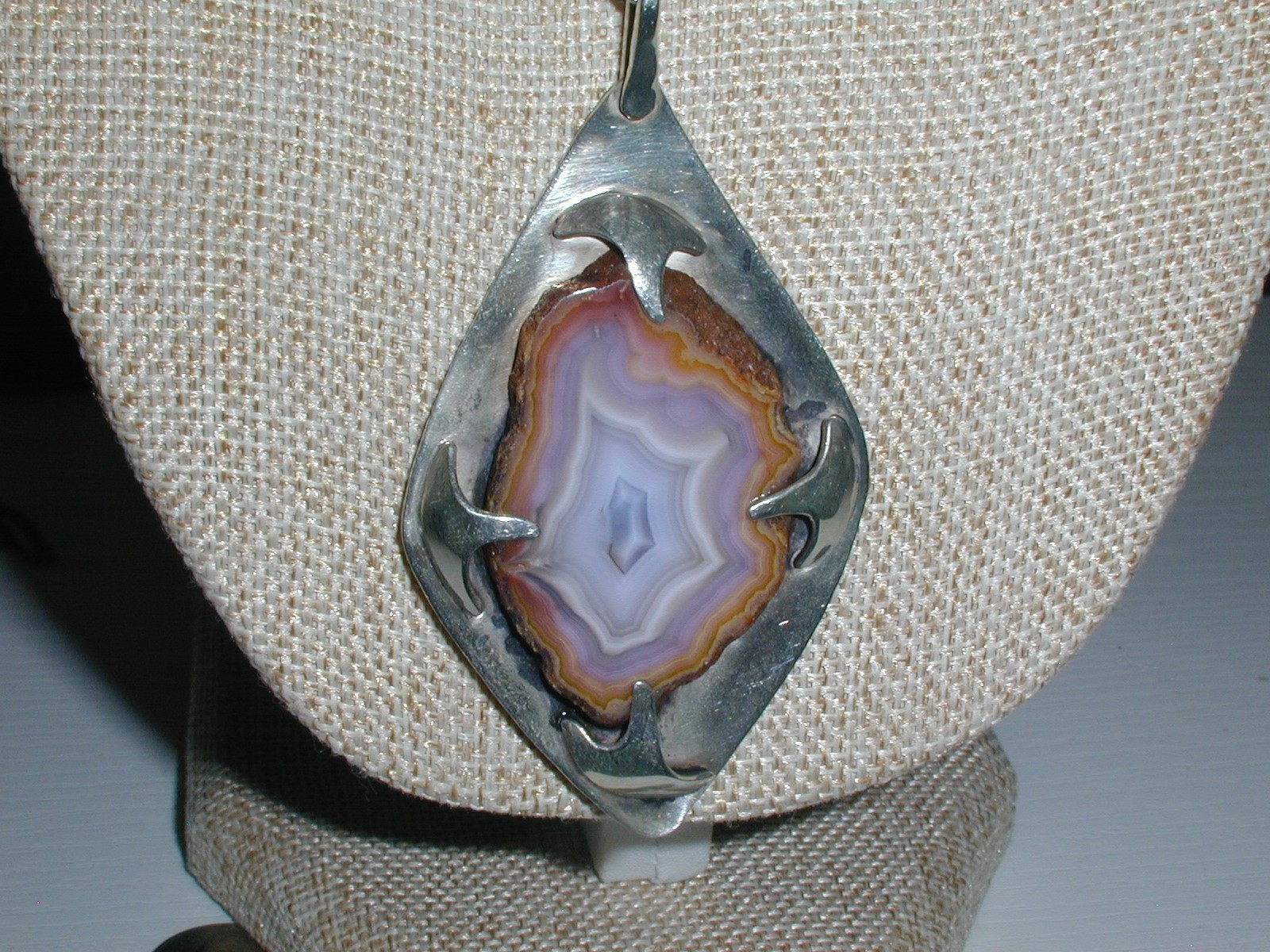 MODERNIST -SIGNED-BOLD STERLING SILVER SLICED AGATE PRONG SET W/ PAPERCLIP CHAIN