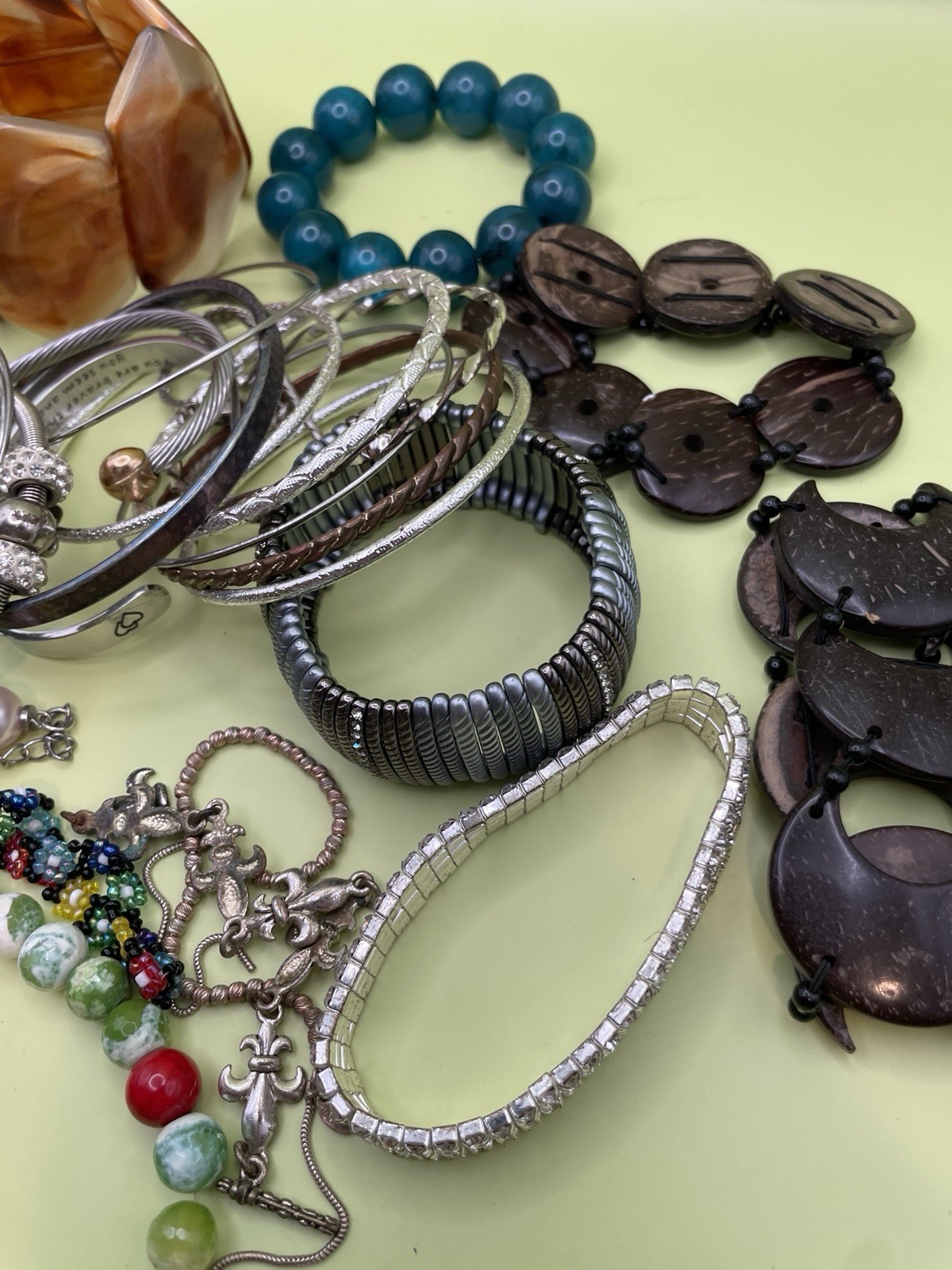 Mixed Lot Women’s Bangle Bracelets Metal & Plastic Silver Tone. 15oz