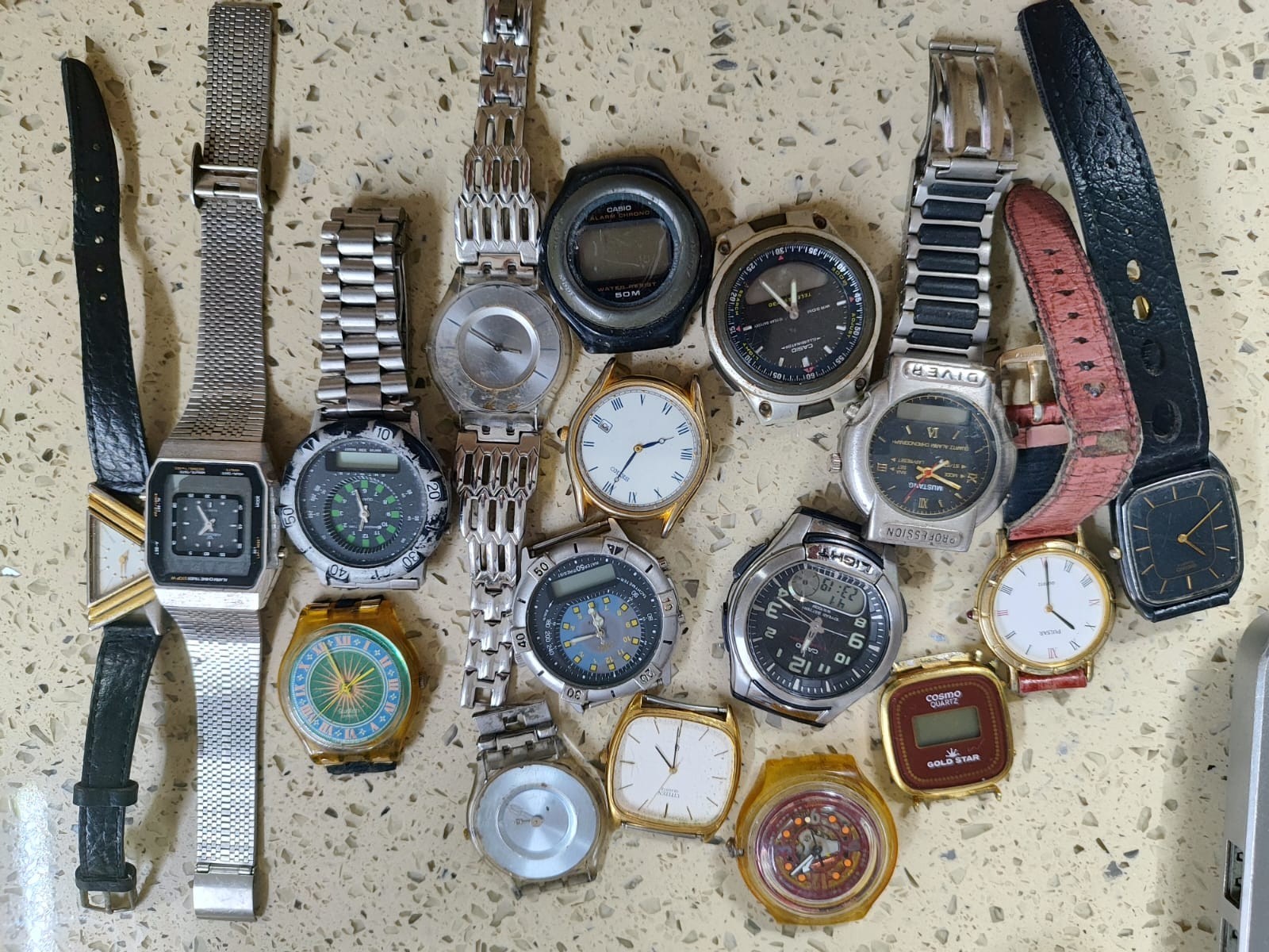 Lot of 17 Vintage Quartz Watches Casio + Seiko + Swatch Mixed Brands –Not Tested