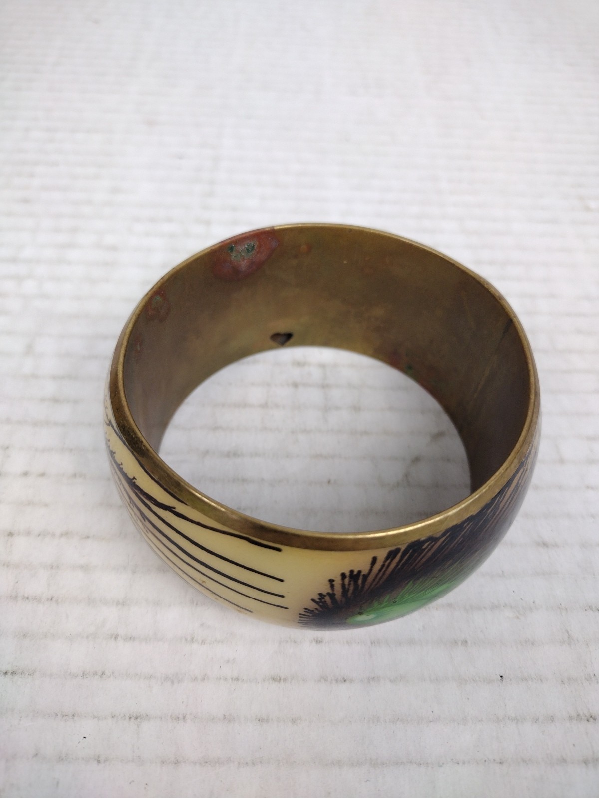 LUCITE ACRYLIC PEACOCK FEATHER BANGLE 1970’s CHUNKY BRACELET