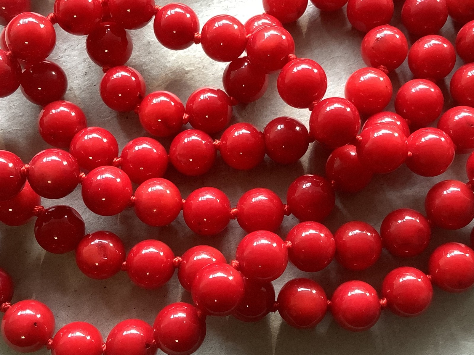 VTG vivid red genuine coral beaded necklace 35″ gorgeous 7mm polished knotted