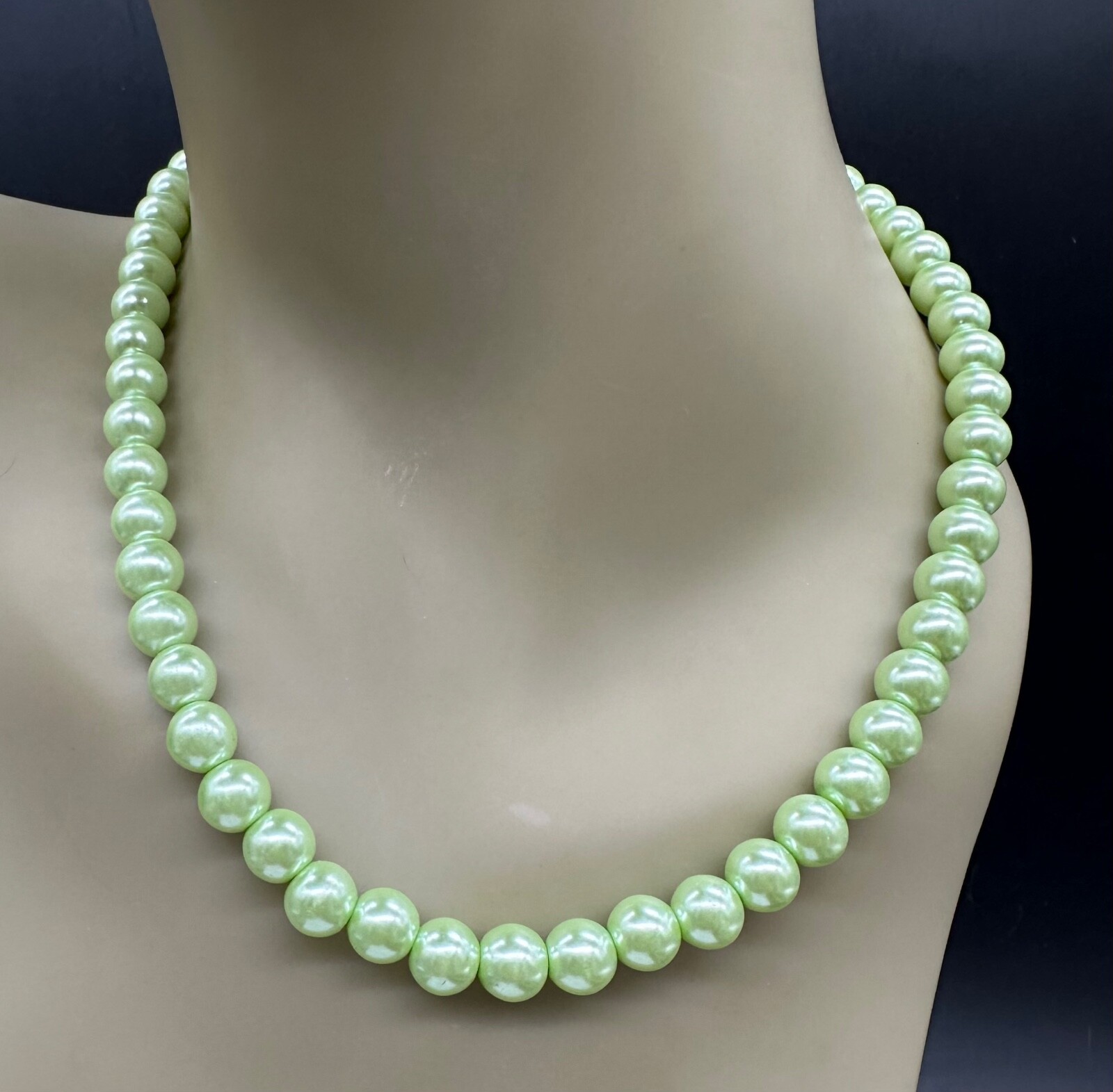 ESTATE LATTICE GREEN FAUX PEARL CLASSIC STRAND STRING BEAD NECKLACE 17″ LONG