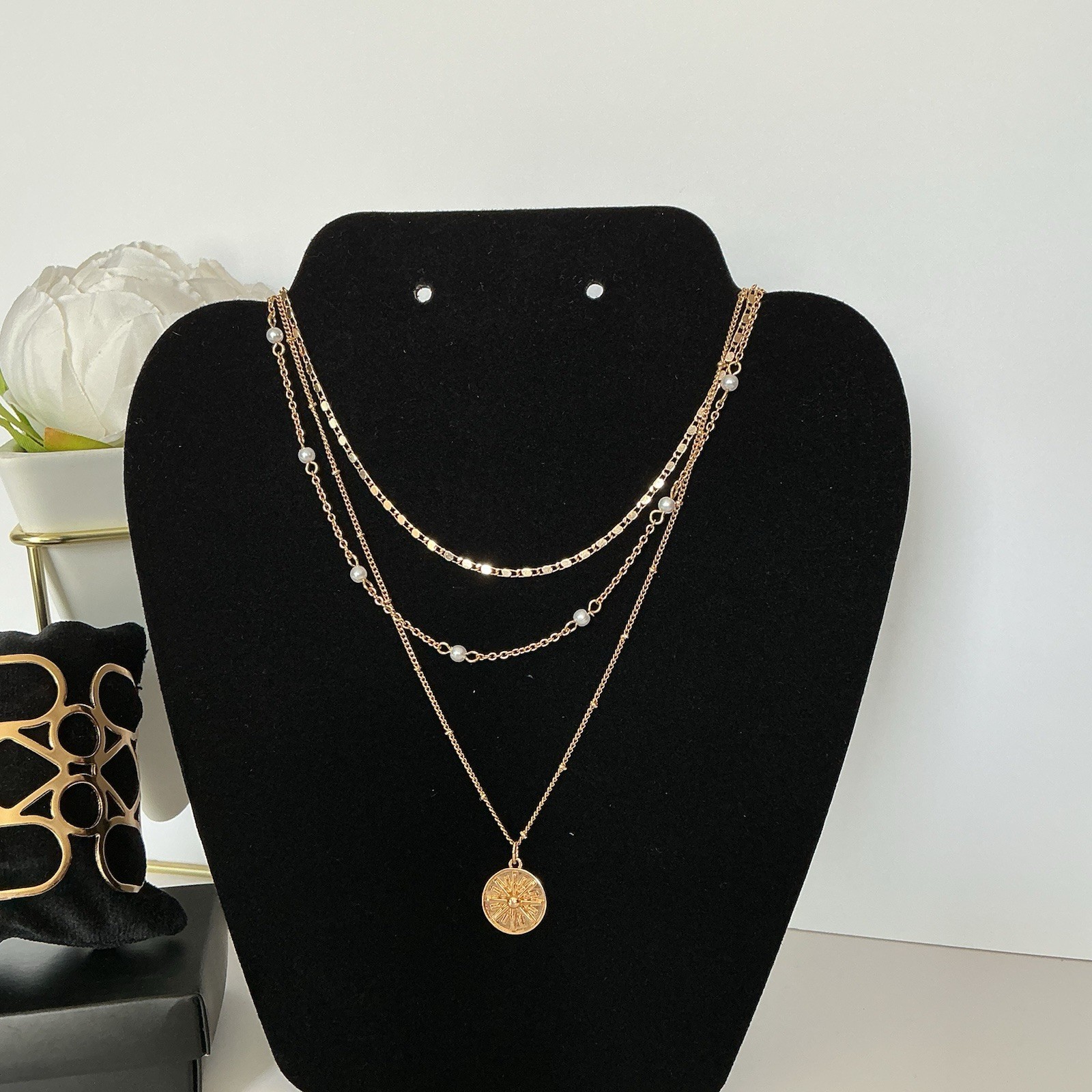 Gold Tone Layered Cable Chain Necklace Round Medal Pendant No Stone Metal