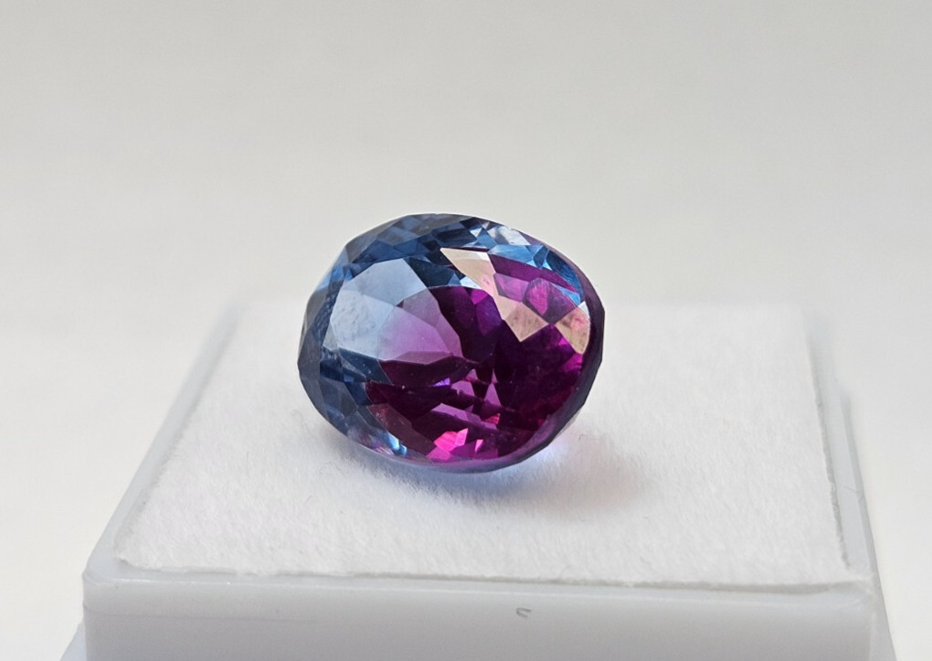 Bi-Colour Pitambari Sapphire 8+ Ct Natural Oval Cut Certified Loose Gemstone