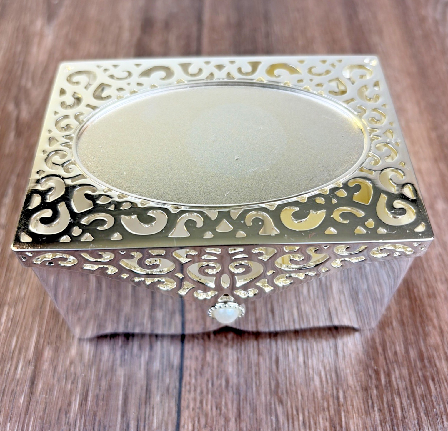 Things Remembered Silver Tone Hinged Filigree Jewelry Box Trinket 4″ x 2.5″