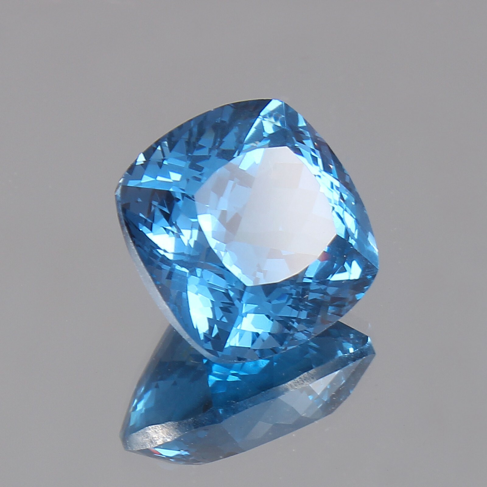 26.75 Ct Natural Flawless Blueish Aquamarine Cushion Loose Cut Gemstone 18×18 mm