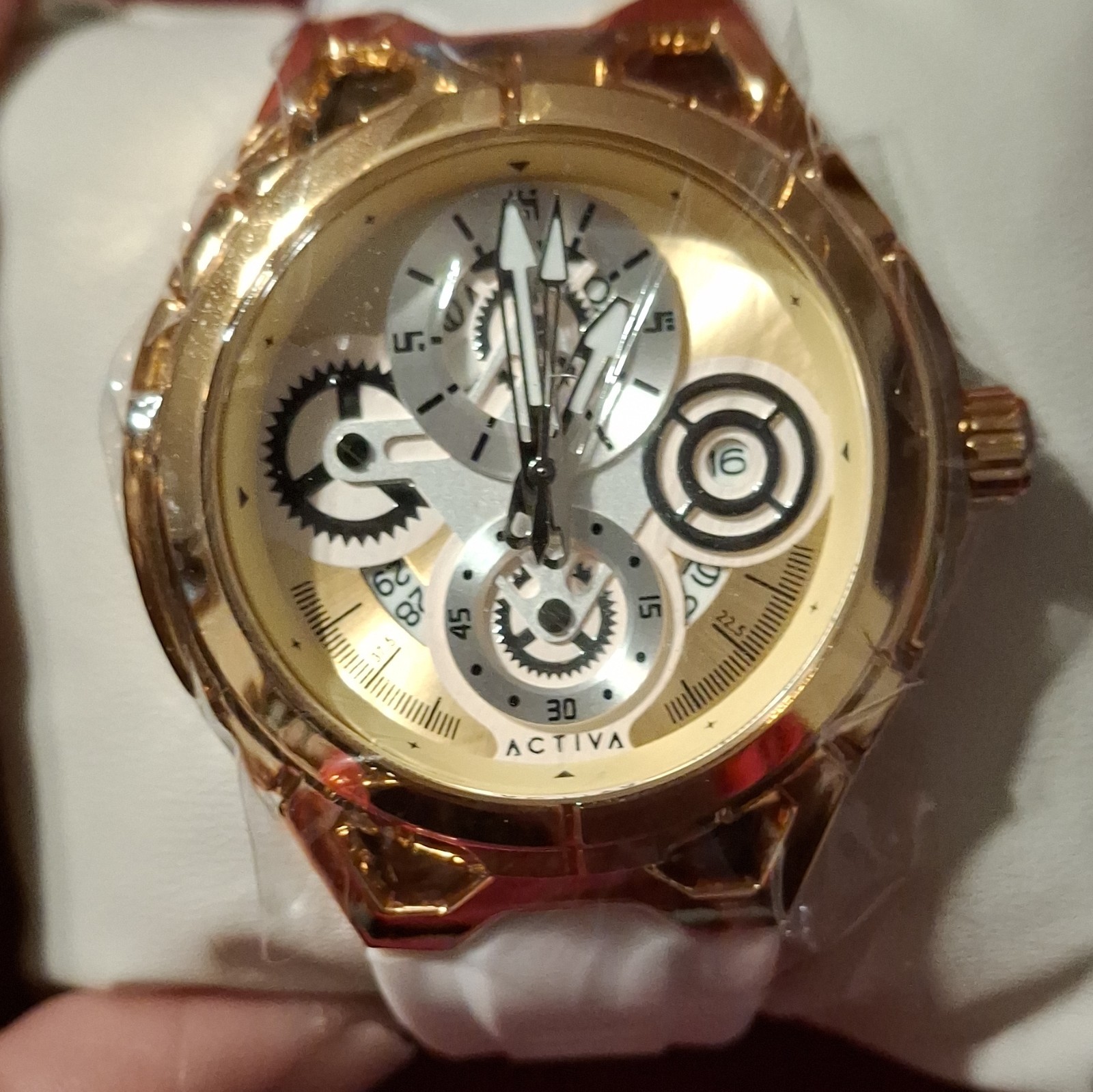 Activa Quartz Analog Watch Gold Tone Case White Rubber Strap Date Indicator