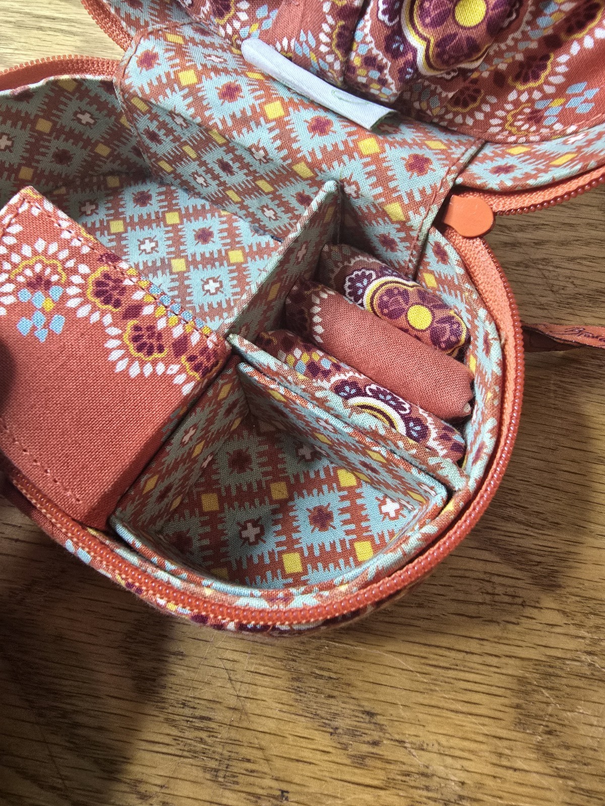 Vera Bradley Retired Coral Pattern Hard Case Zip Travel Jewelry Box-Oval Case