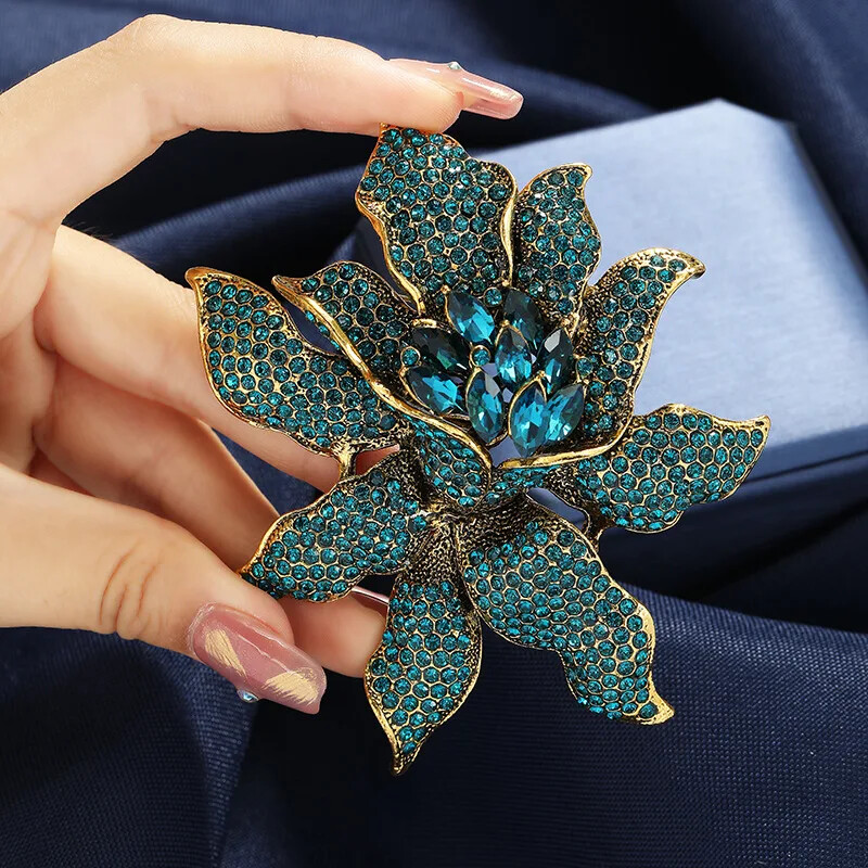 Women Full Crystal Flower Luxury Brooches Lady Casual Banquet Shiny Pins Corsage