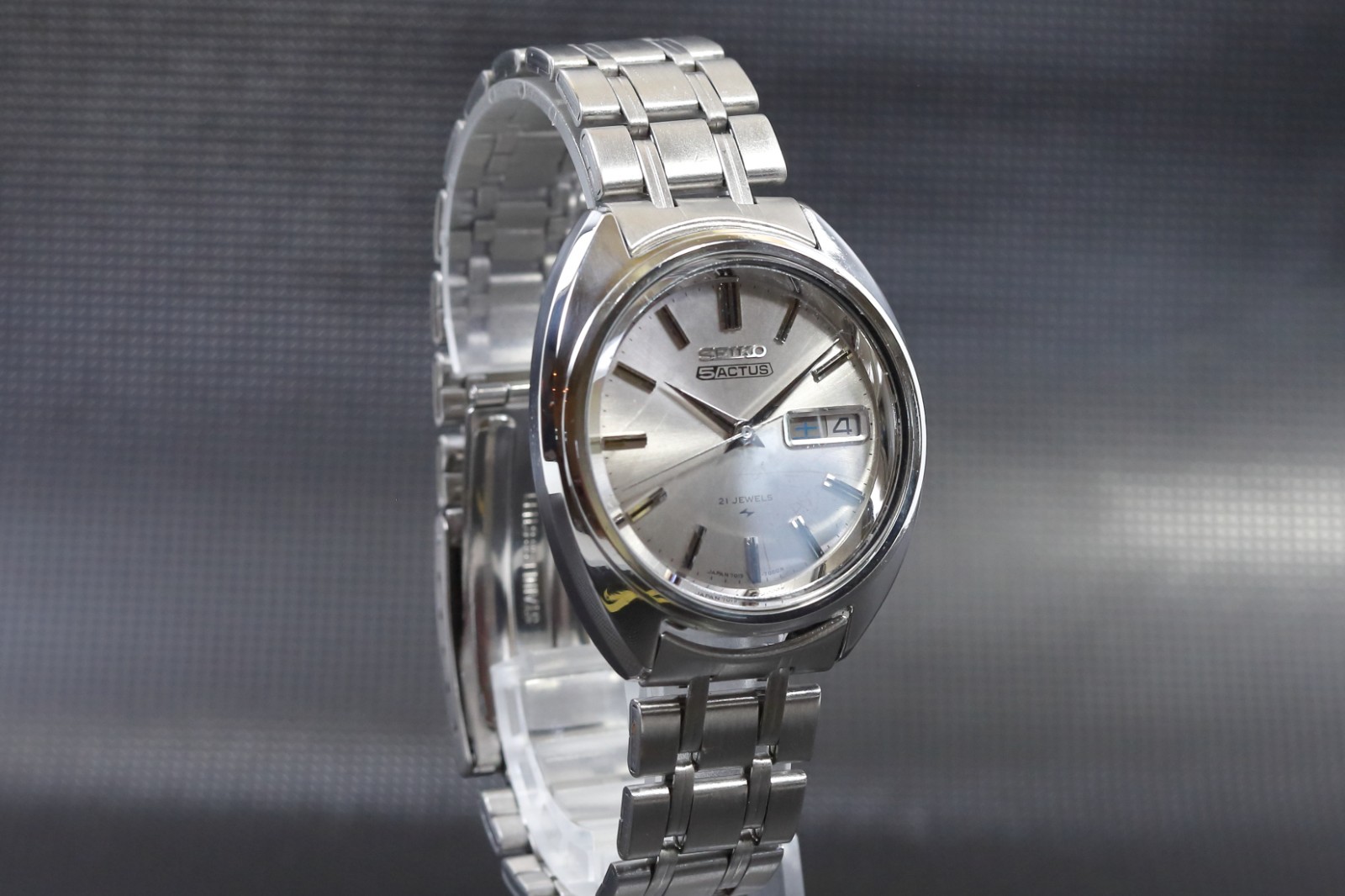 Vintage Seiko 5 Actus 7019-7070 Auto 21J Silver Sunburst Day-Date JDM