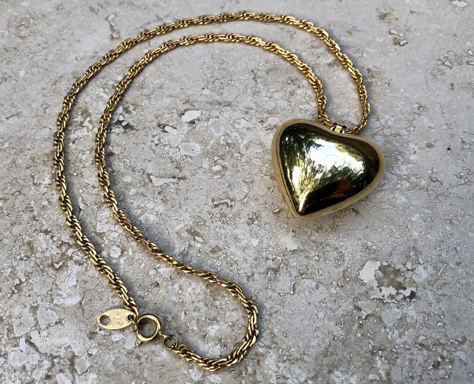 ✨💛VINTAGE Signed TRIFARI Gold Tone PUFFED HEART Pendant NECKLACE 17+” | Estate