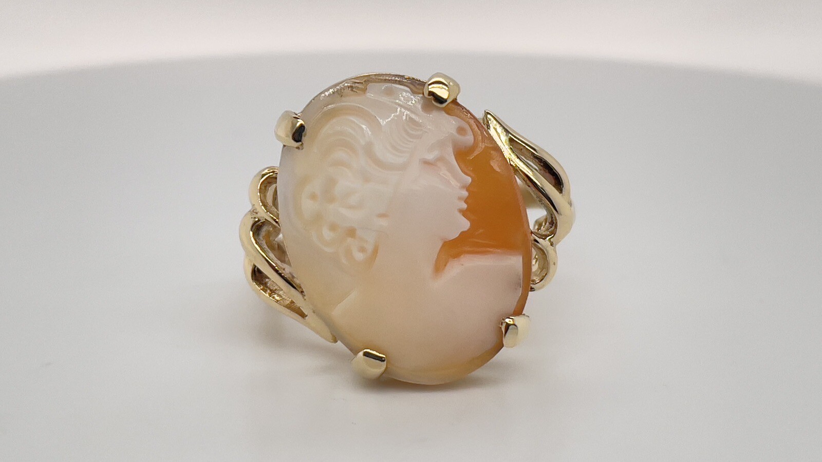 Vintage 14k Yellow Gold 19.9 x 15.1mm Oval Cameo Ring Size 9 3/8 – 5.3 Grams
