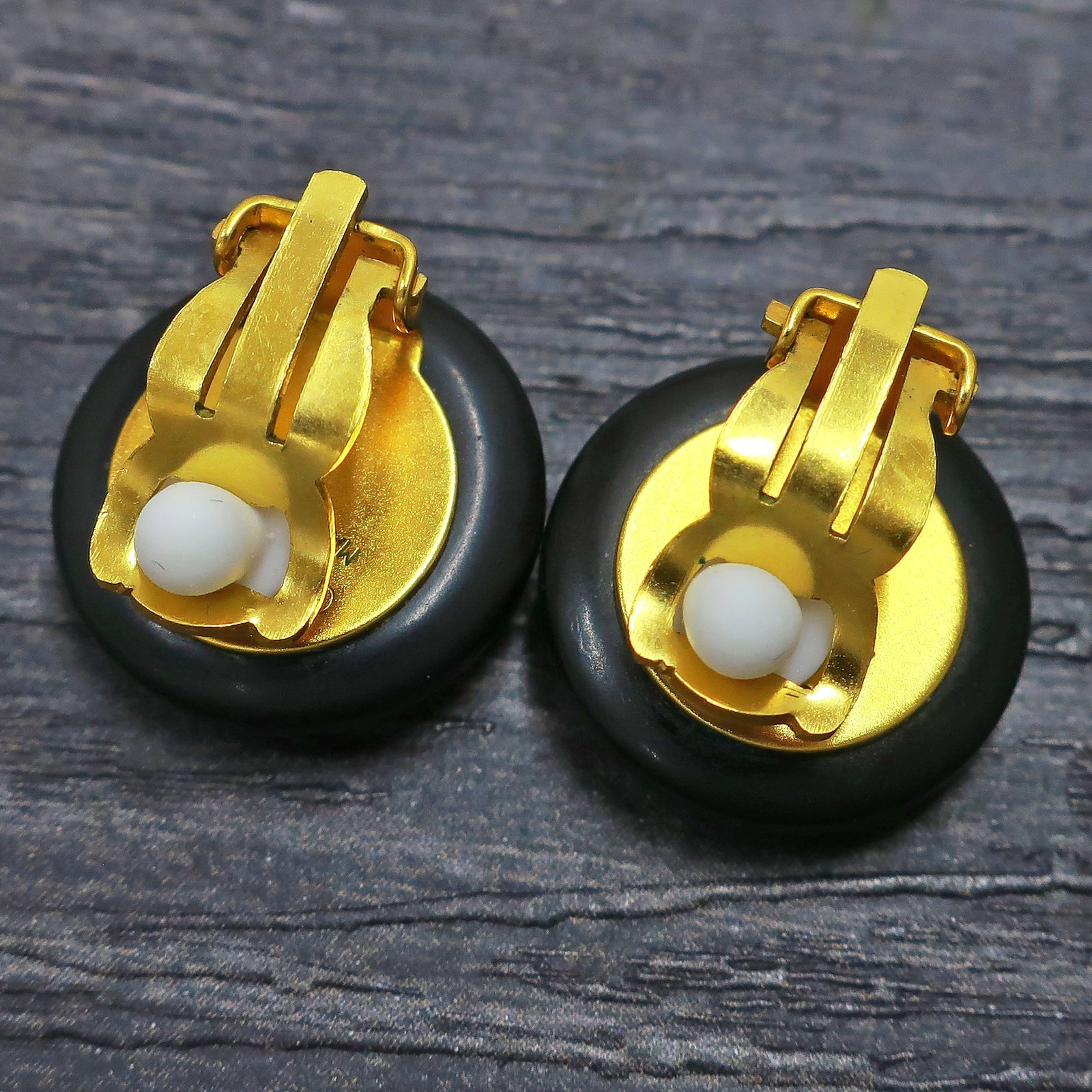CHANEL Gold Plated CC Logos Black Round Vintage Clip Earrings #1385c Rise-on