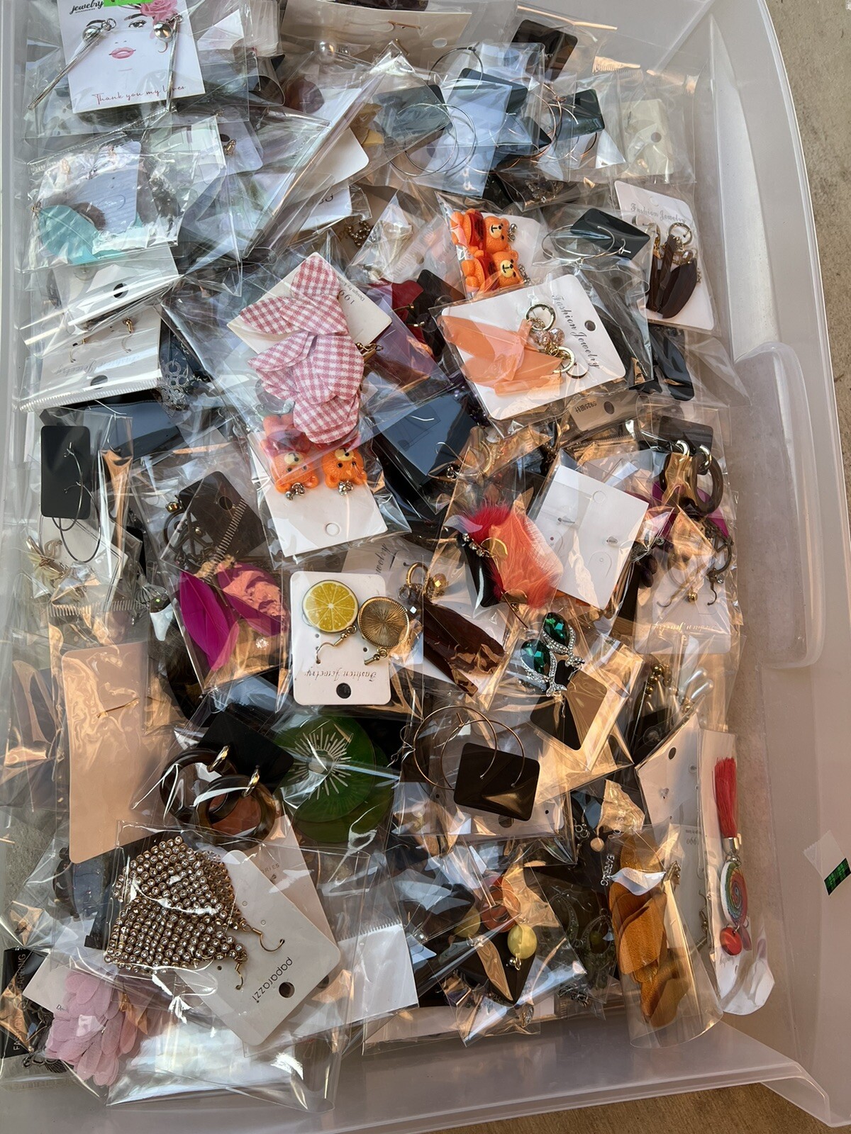 50 pairs of fashion earring. Lot earring