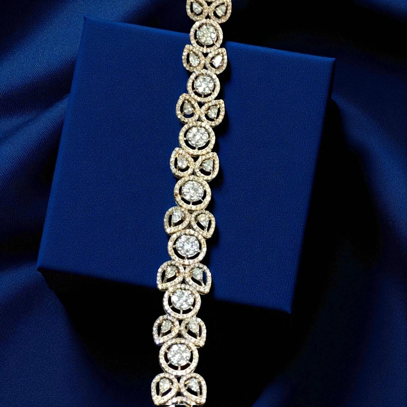 Beautiful 7.83 Cts Round Pear Shape Natural Diamond Statement Bracelet 14K Gold