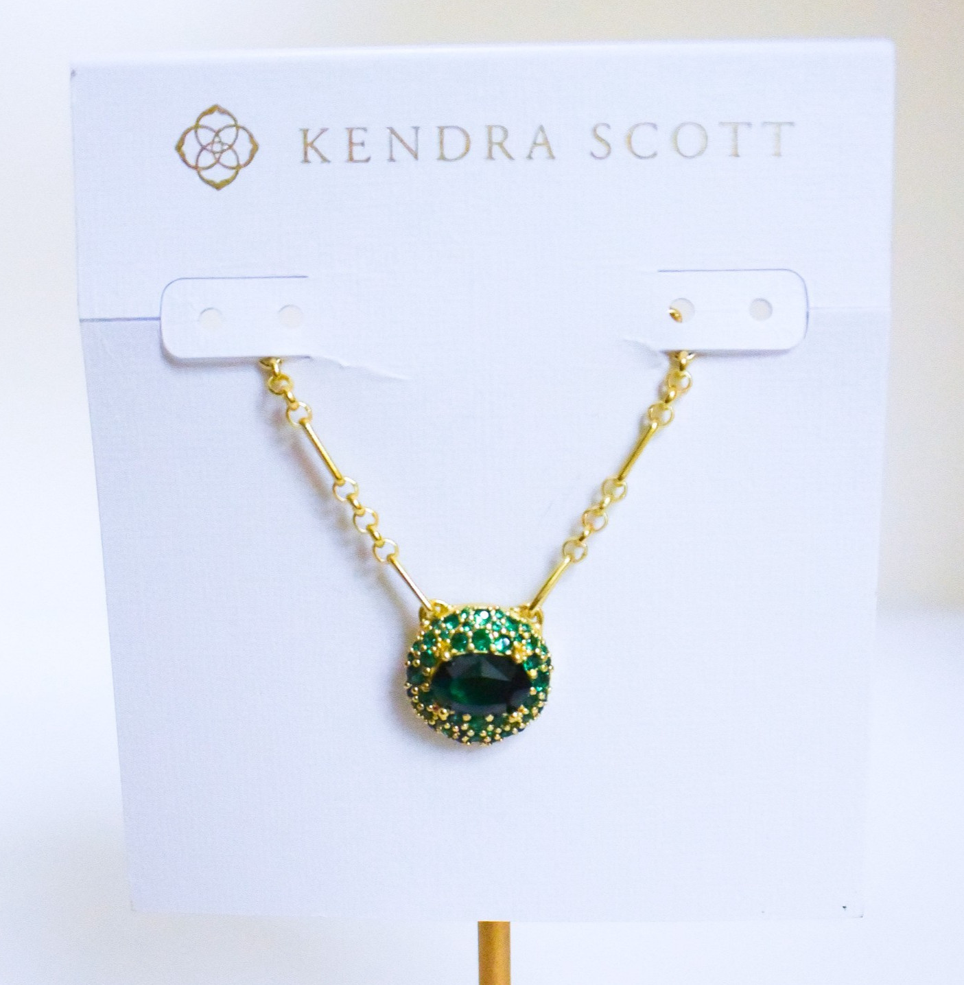*Kendra Scott* Bella Gold Short Pendant Necklace- NEW! – (rv: $65!)