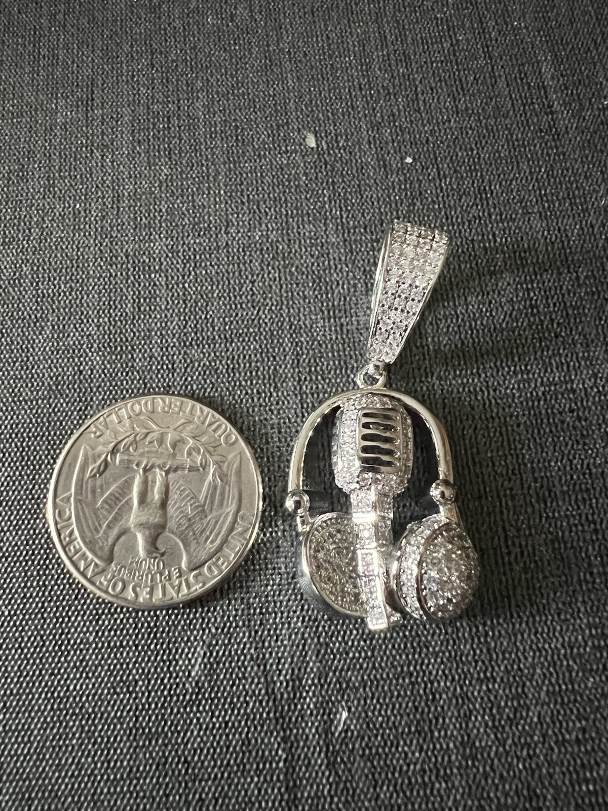 925 silver plated over stainless steel with 5A CZ iced out Headphones pendant