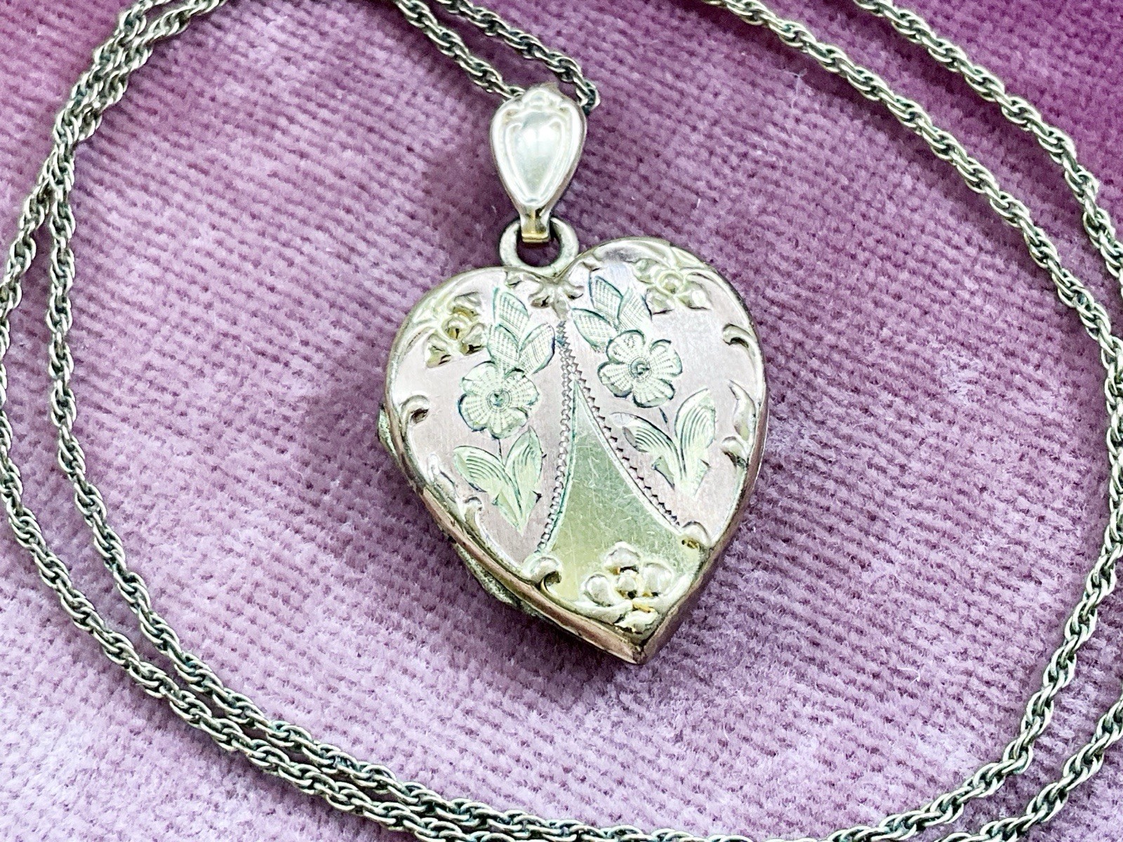 Antique Vtg. Multi Color Gold Filled Heart Locket Pendant Necklace with Flowers