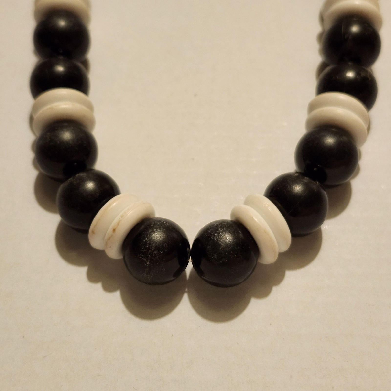 Vintage Chunky Beaded Necklace 16″ 60’s 70’s Black and White