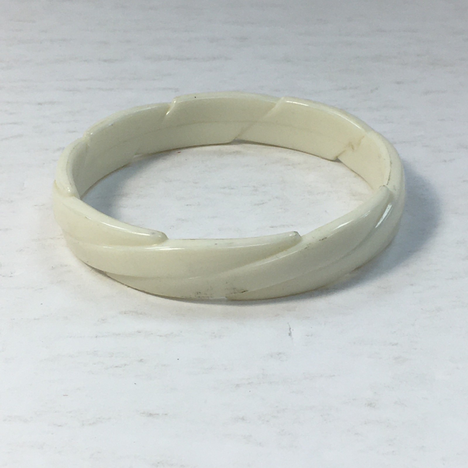 Vintage Off-White Cream Carved Bangle Bracelet Size 7.75 Inches