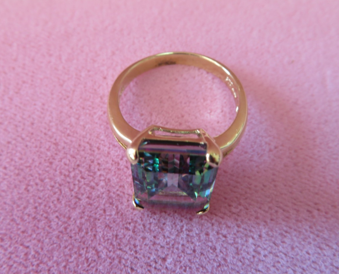 14k Solid Y. Gold Mystic Topaz Ring Size 7.25 – 4.38 Grams