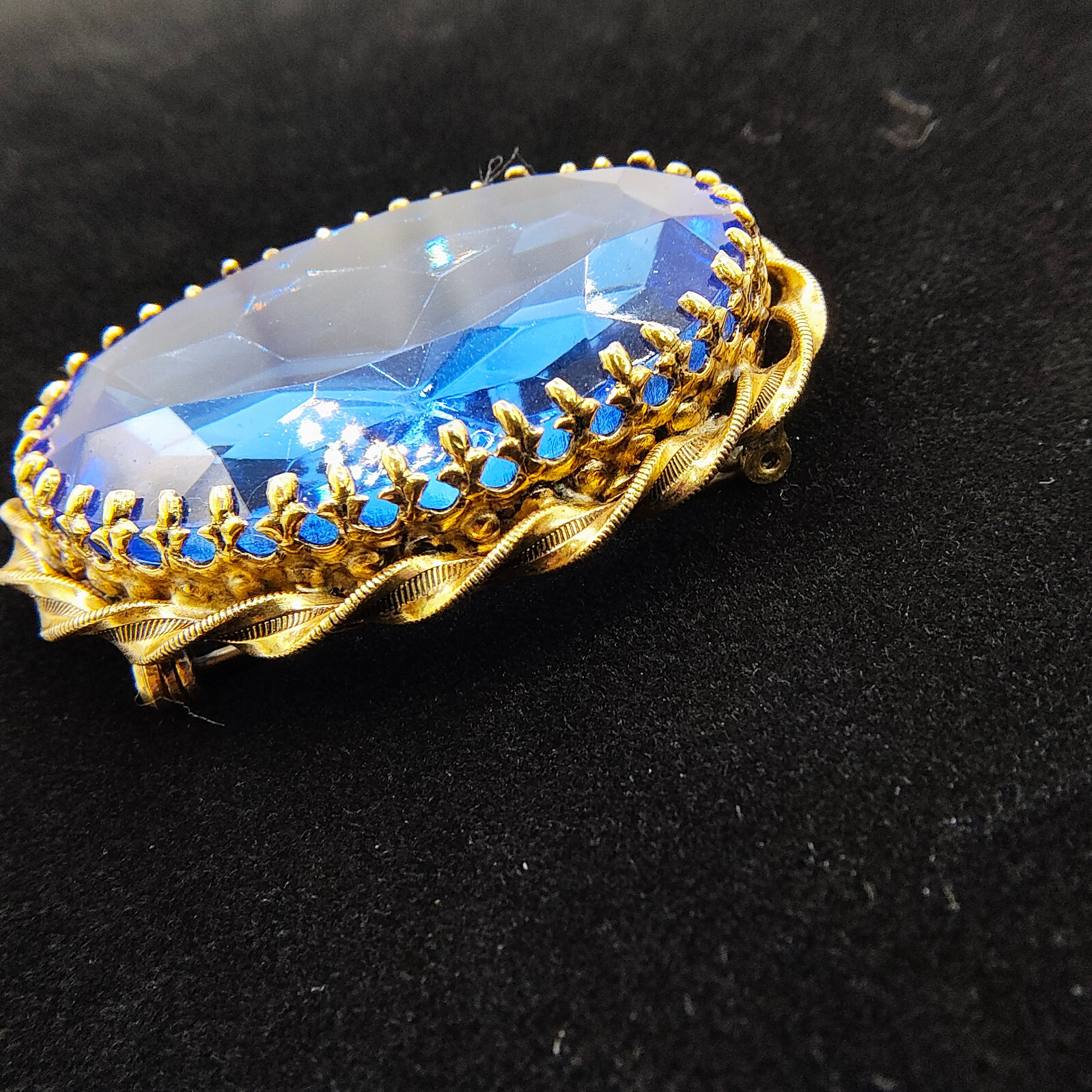 Vintage Art Deco Style Austrian Brooch Blue Paste Gold Tone Filigree Spiral Rope