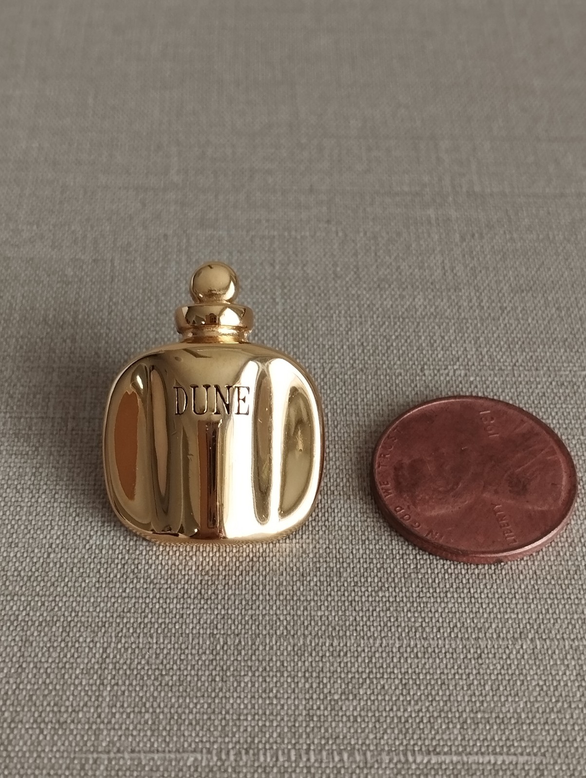 Vintage Christian Dior DUNE Perfume Bottle Gold Tone Novelty Pin Brooch