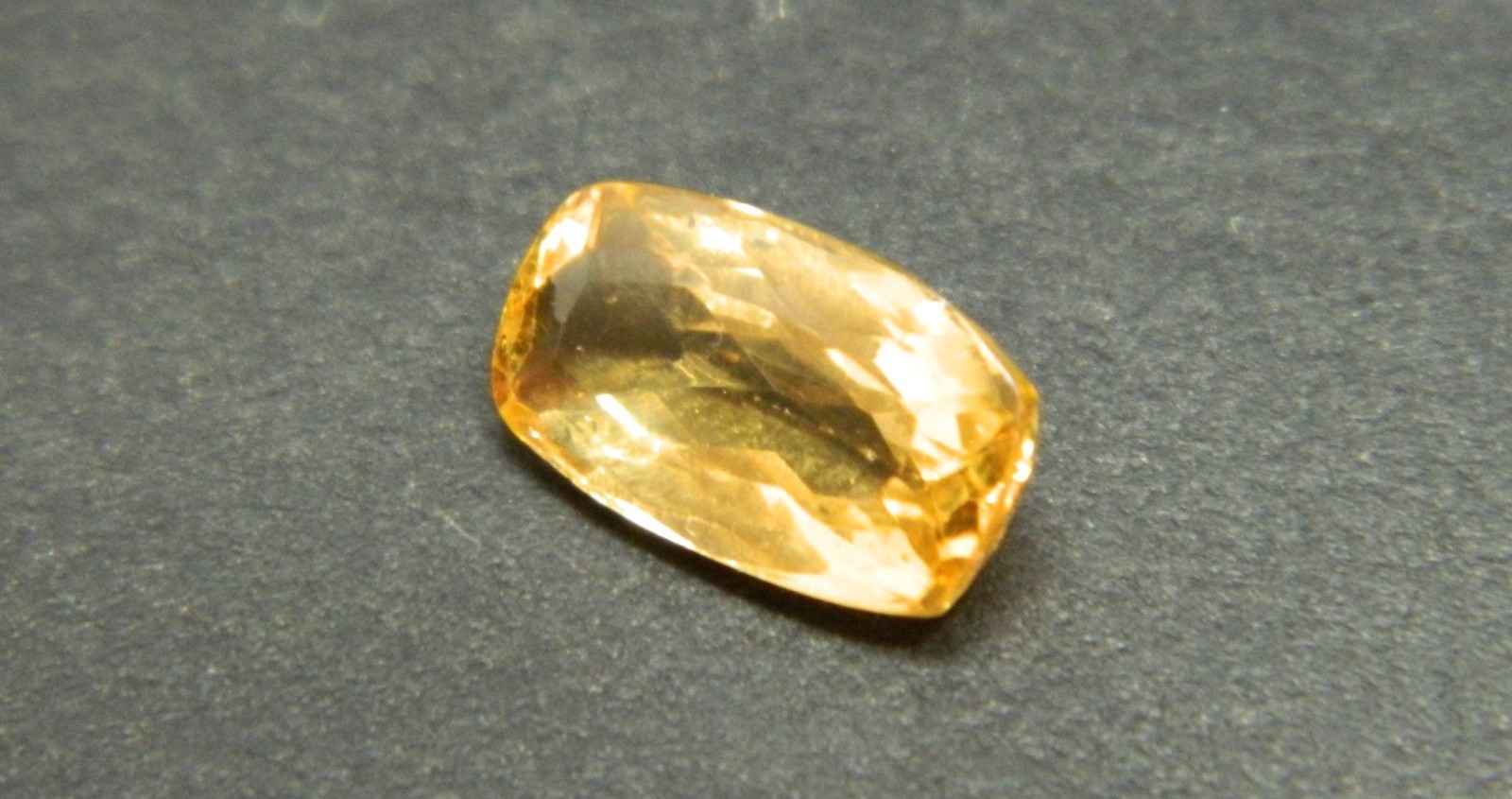 Imperial Topaz 2.59 Ct Clarity VS Cushion Cut Natural Golden Brazil I024