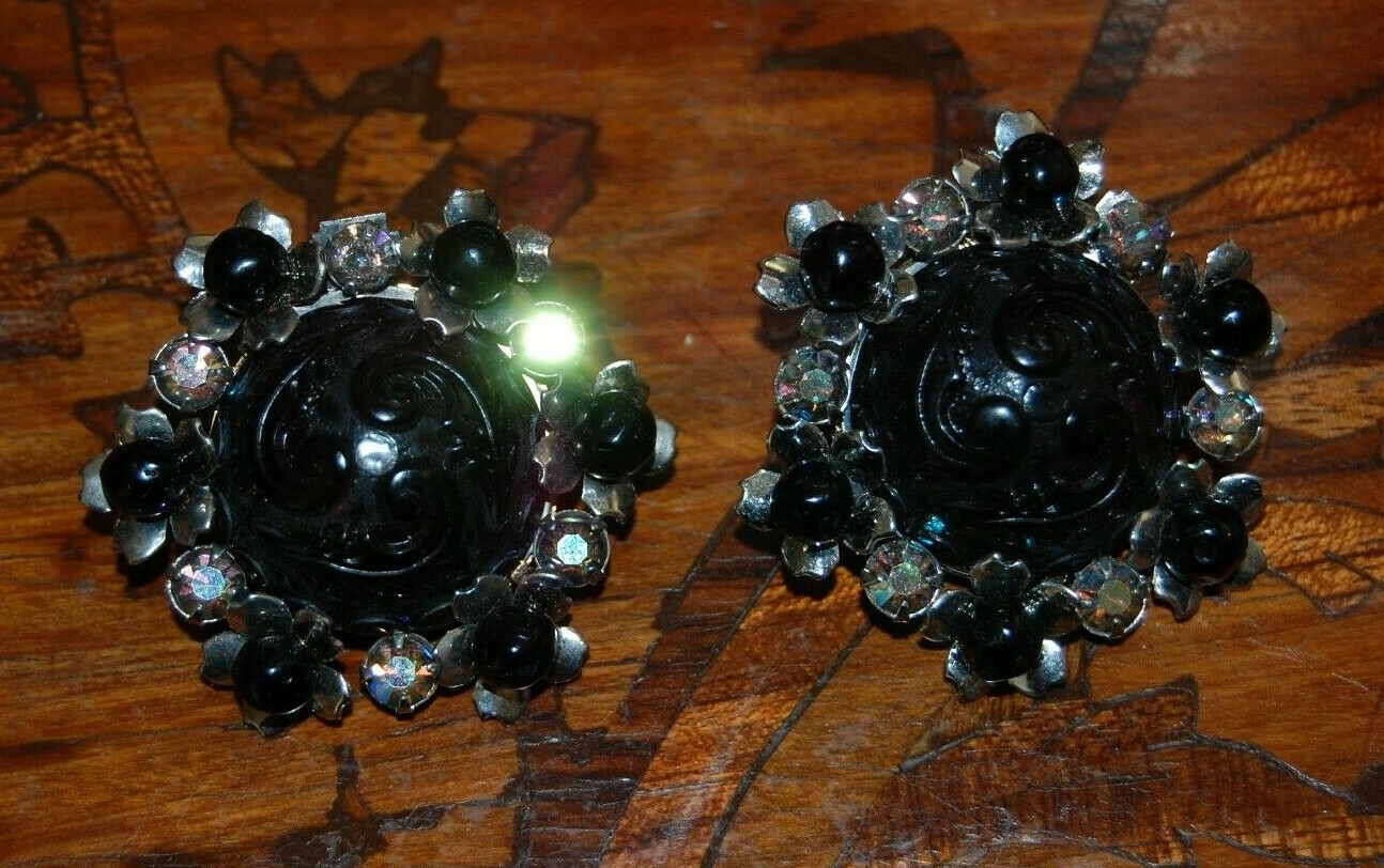 Elegant Vtg 80’s Couture Black Cabochon Beaded Flowers Silver Tone Clip Earrings