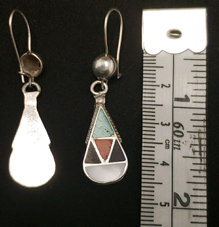 BEUTY NATIVE AMERICAN STERLING SILVER EARRINGS.