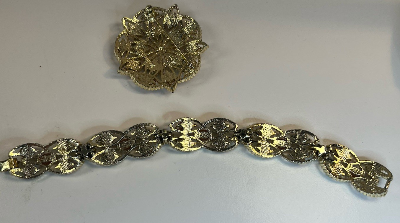 Vintage Mid-20Th Century Sarah, Coventry Brooch And Bracelet Set In Original Box
