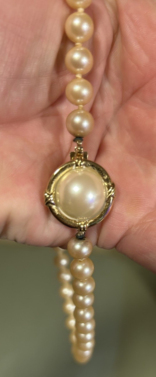 16 Inch Faux Cream/champagne Tone Pearl Necklace With Faux Pearl Latch