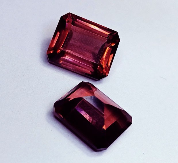 18 Ct Natural Rhodolite Loose gemstone Certified Emerald Pair H261