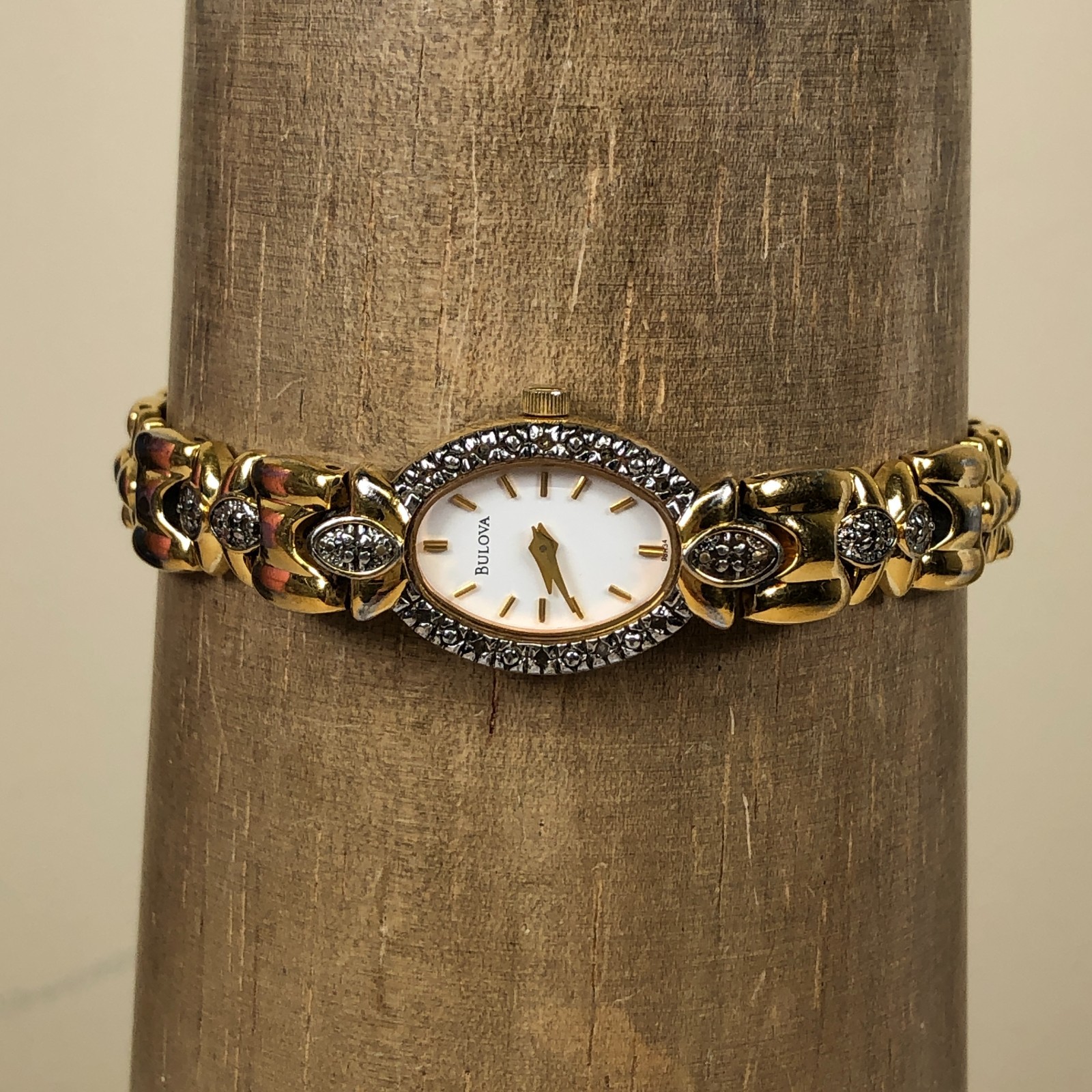 Bulova Women 98R34 Luxury Diamond Bezel Gold Tone Quartz Analog Watch 7 3/4″