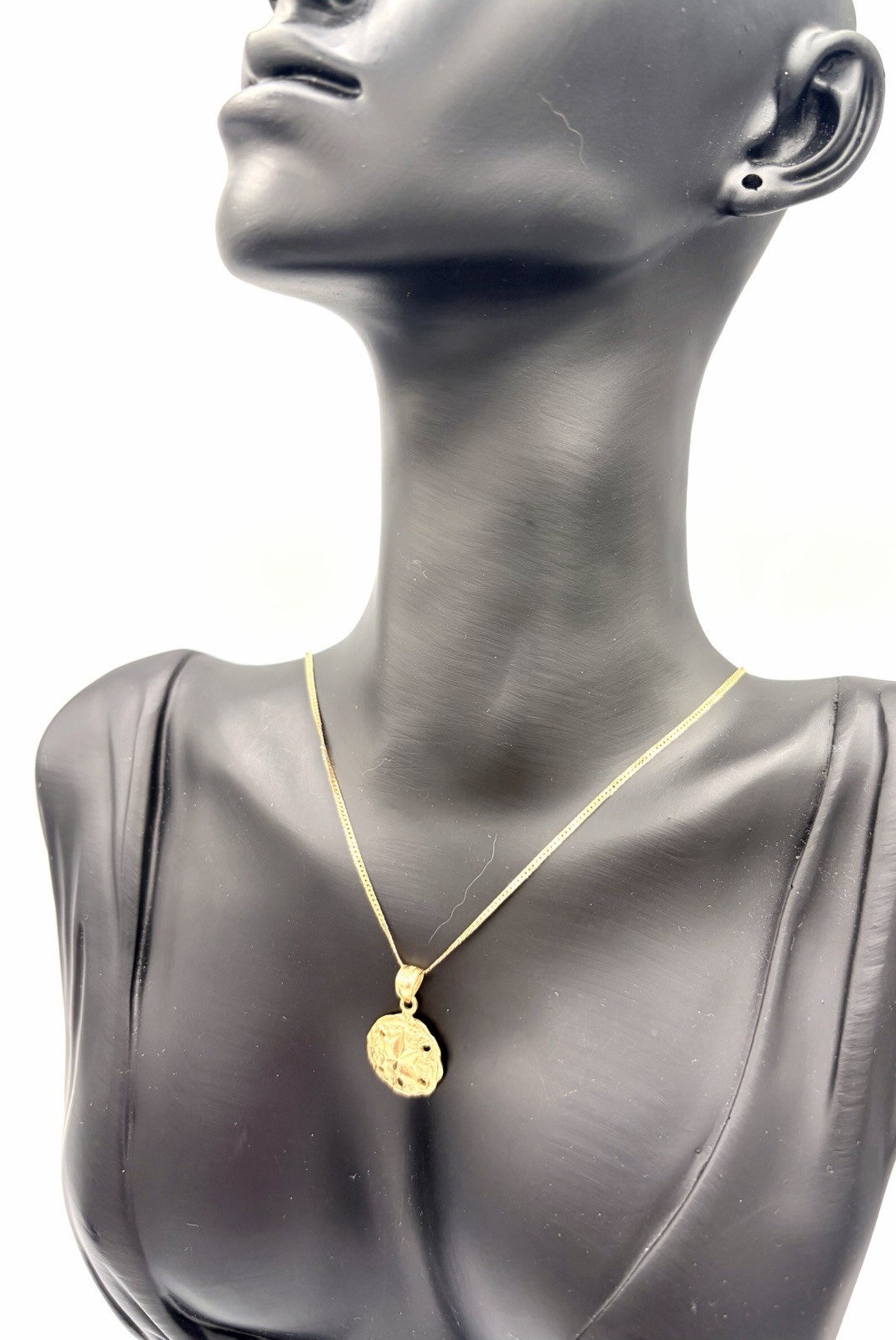 14K Solid Gold Sea Sandollar Pendant Signed TH 2.05g 25mm Long 16mm Wide Vintage