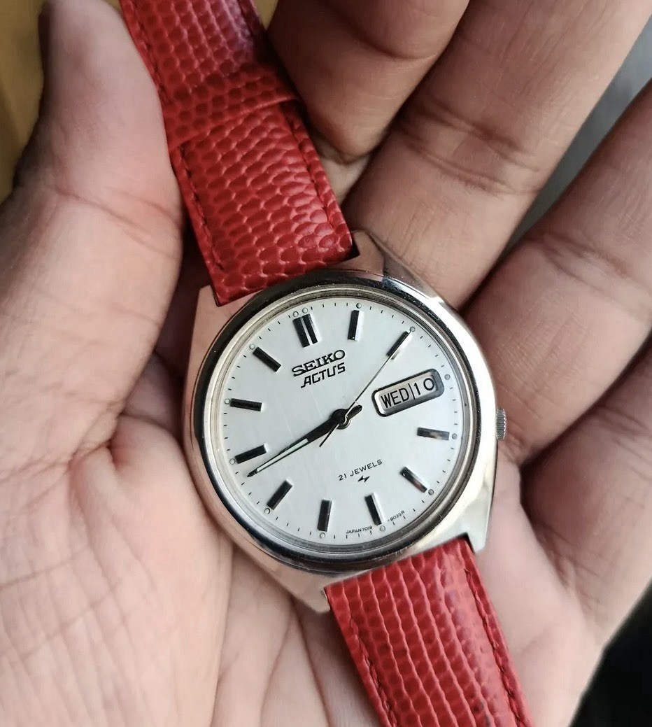 Vintage Seiko ACTUS 7019-5010 21 Jewels Men Silver Sunburst Dial Automatic 1977