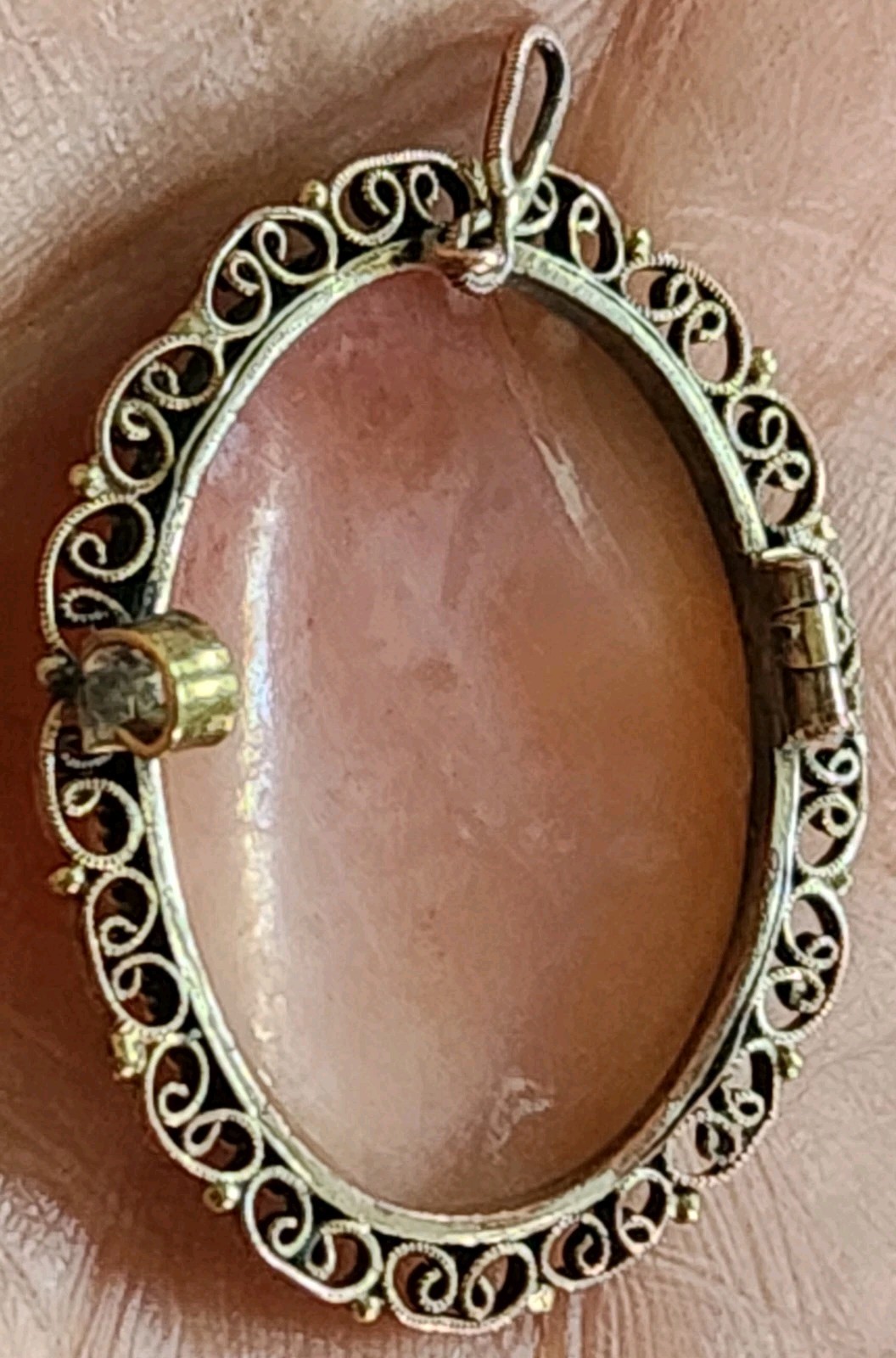 VTG SHELL CAMEO PROFILE HIGH RELIEF CARVING FILLIGREE TRIMED PENDANT 1.5″