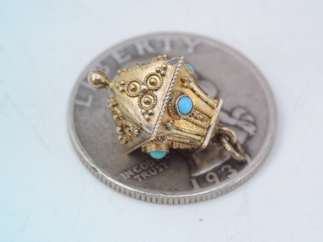 ANTIQUE VICTORIAN ETRUSCAN 14K GOLD & TURQUOISE LATERN STYLE PAGODA CHARM
