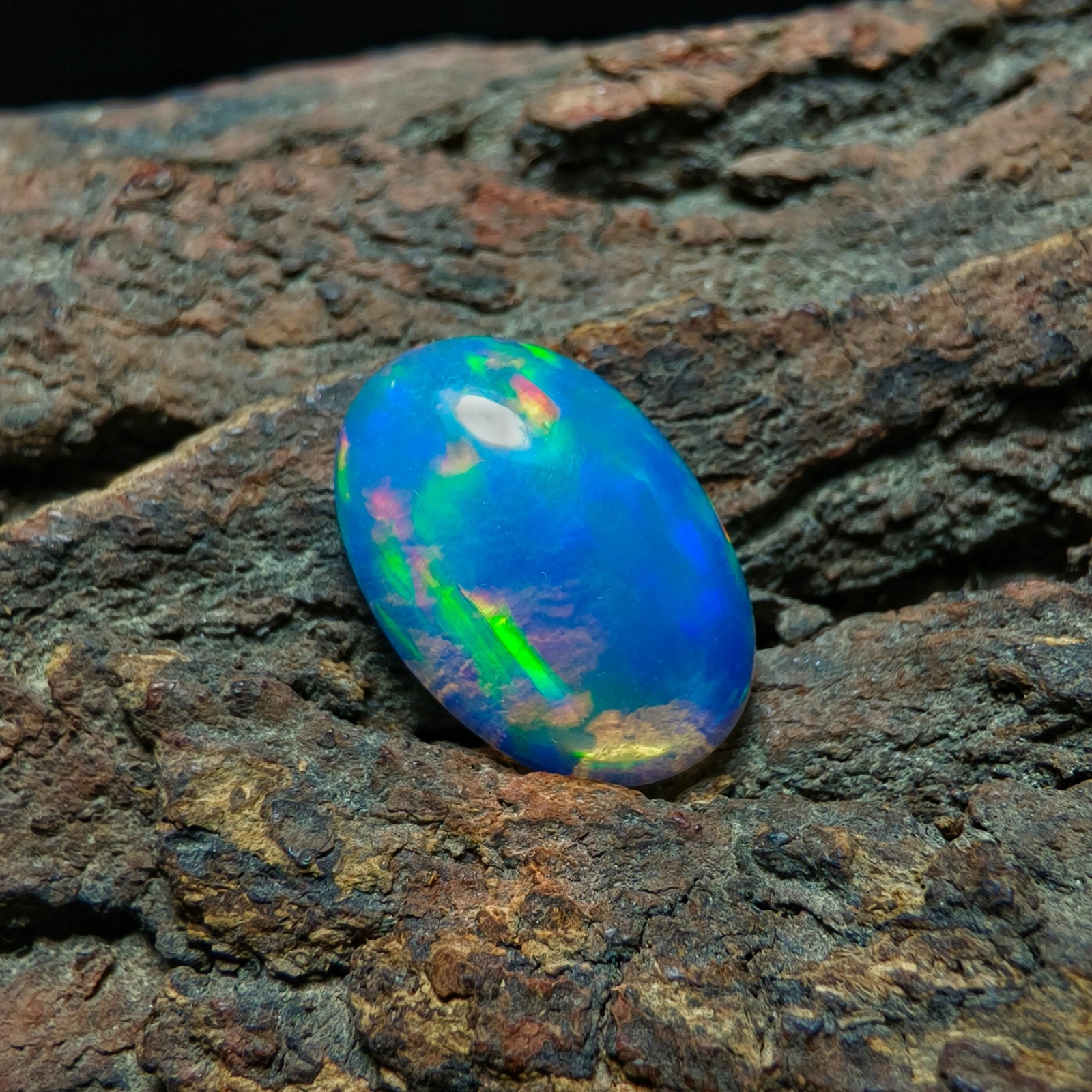 4.70 Ct Opal Rainbow Fire Natural Ethiopian White Loose Opal Gemstone 16x11x5 MM