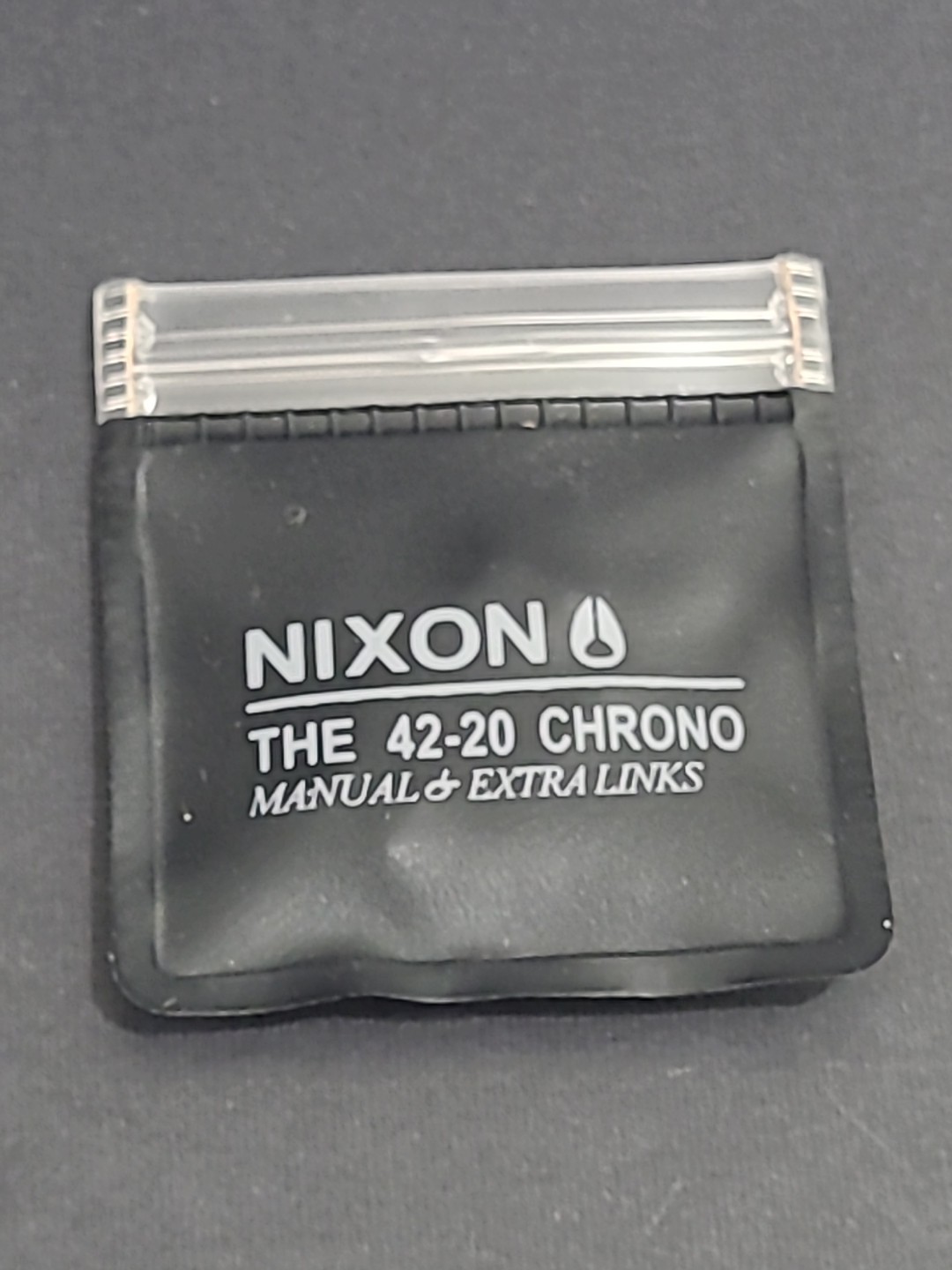 Brand NEW Nixon Watch Rose gold and White Granite 42-20 A037-1046 Chrono