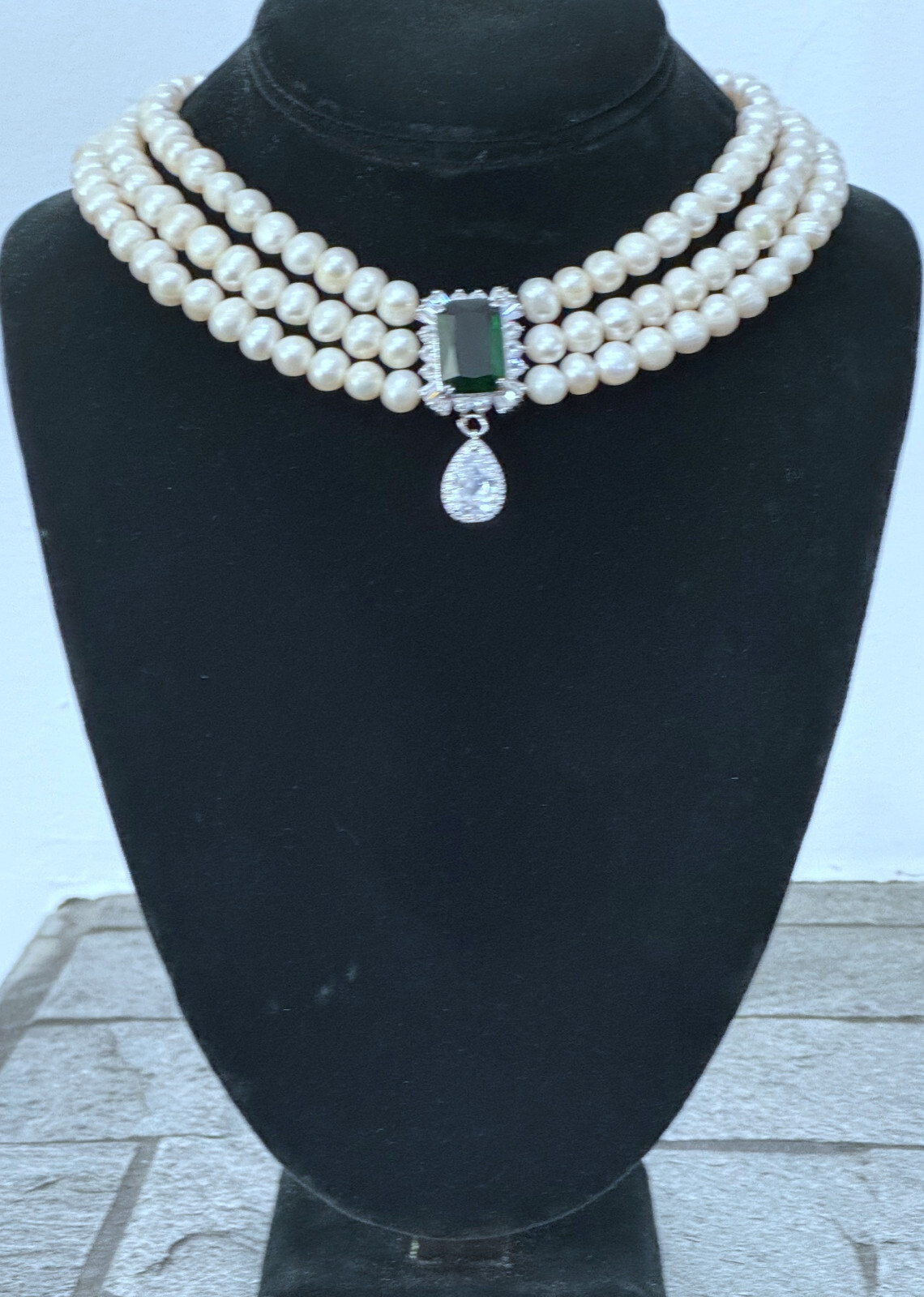 Fresh water pearls Necklace with green cubic zircon and clear swarovski center