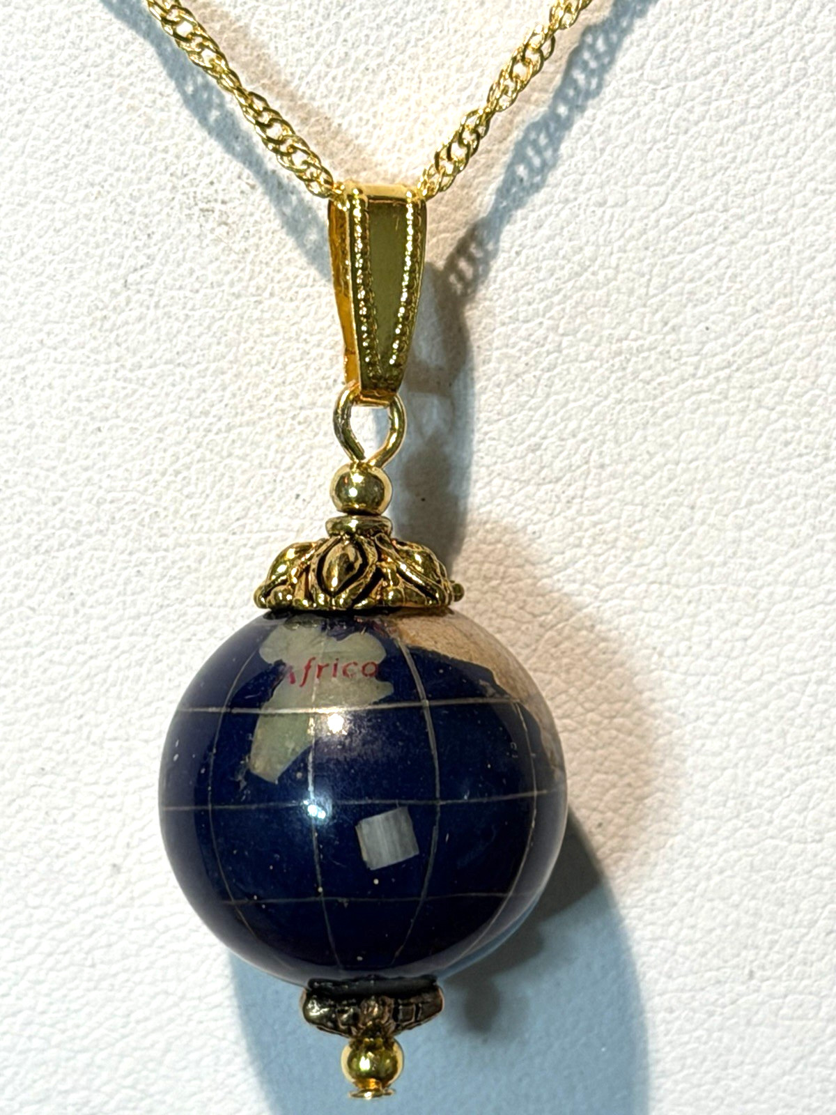 *NEW ITEM-LG. VTG. 20MM LAPIS GEMSTONE INTARSIA WORLD GLOBE NECKLACE. g