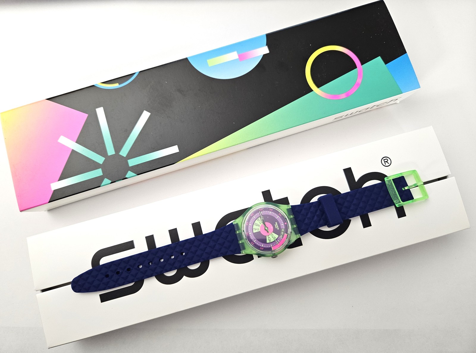SWATCH STANDARD Gent 2025 – SO28G704 – Neon SKYCHART – New