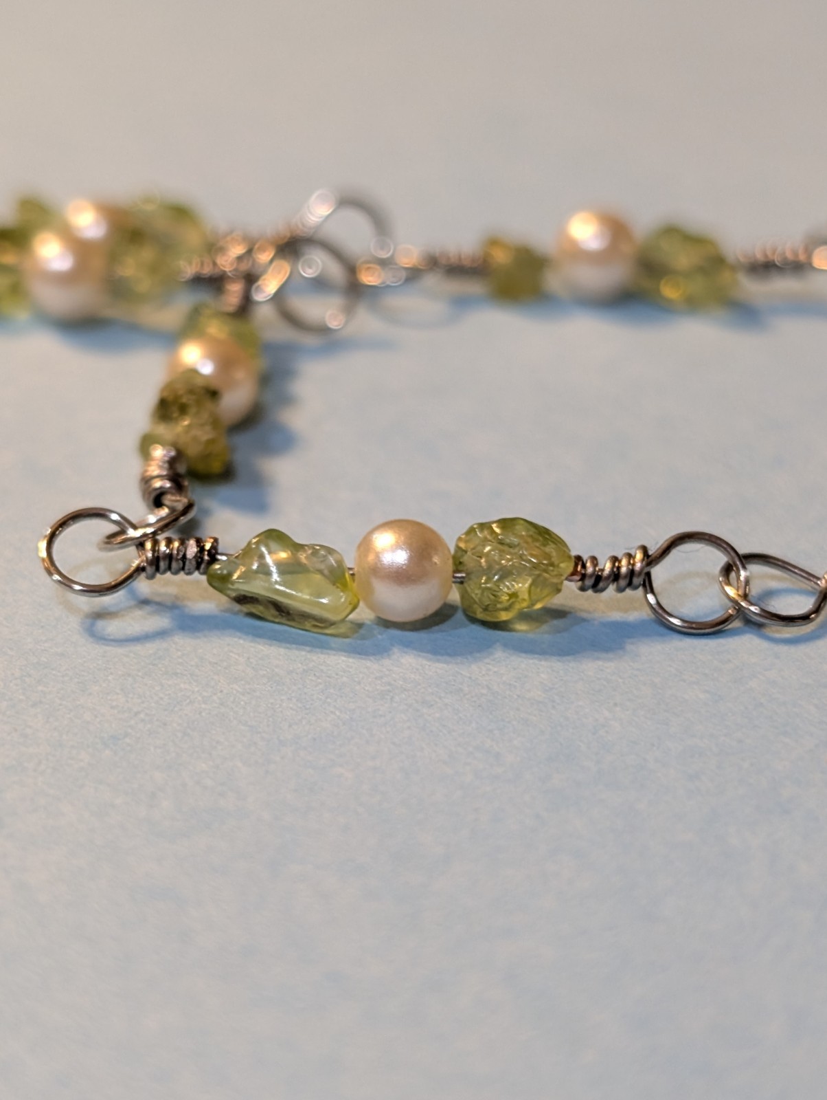 Green Peridot & Off-White Faux Pearl Beaded Chain Necklace Silver Lobster Clasp