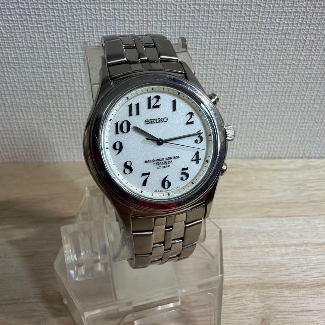 Seiko Radio-Controlled Titanium Watch 5B21-0AD0 White Dial, New Battery.