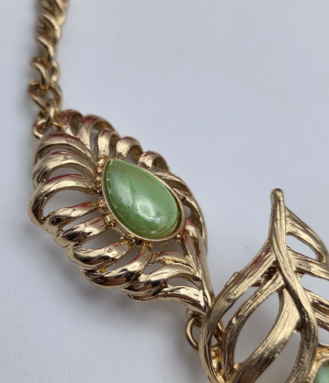 Vintage Da Vinci Green Cabochon Leaf Necklace Earrings Set Gold Tone 20in