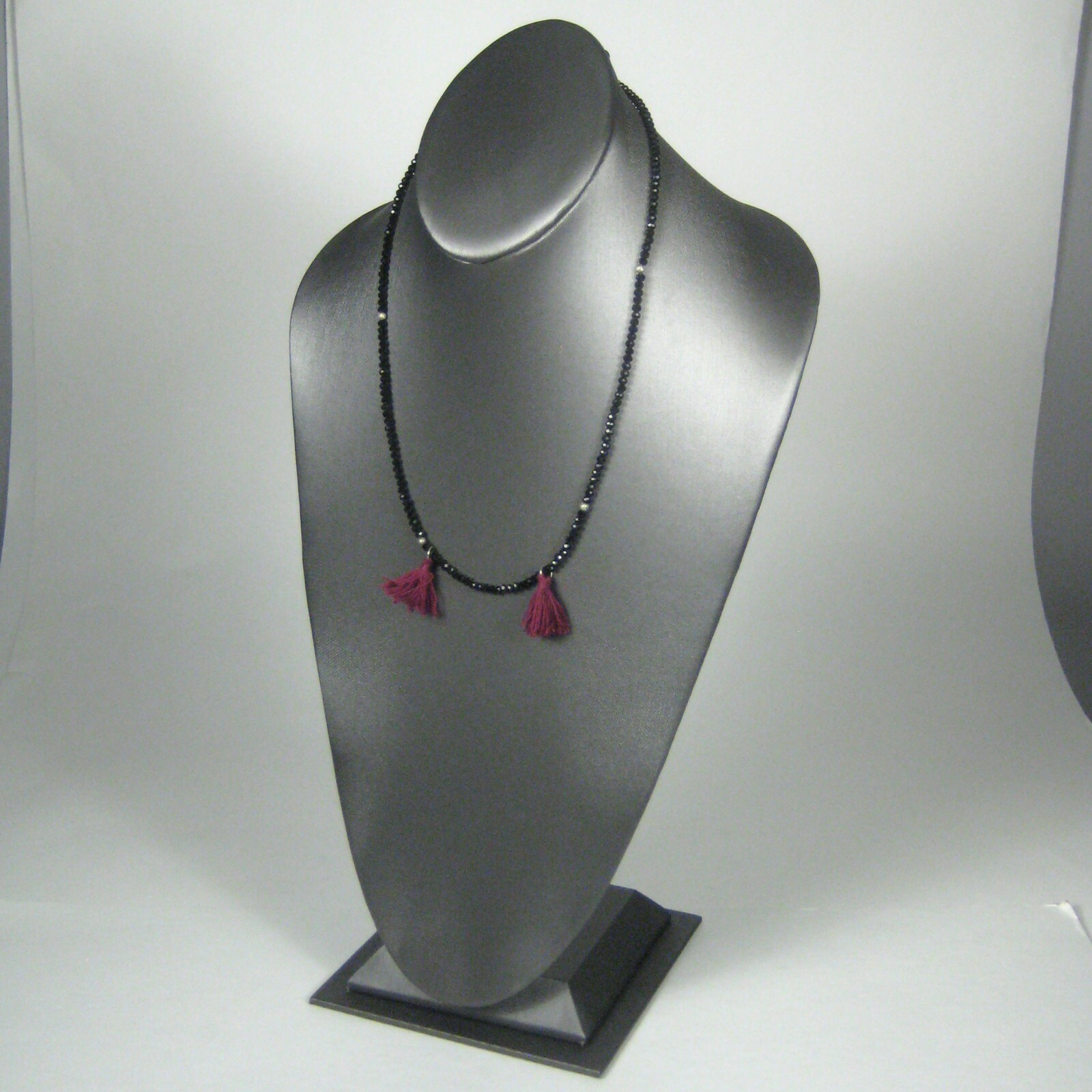 Necklace Womens 20 In Strand String Black Bead Facet Stretch Burgundy Tassel