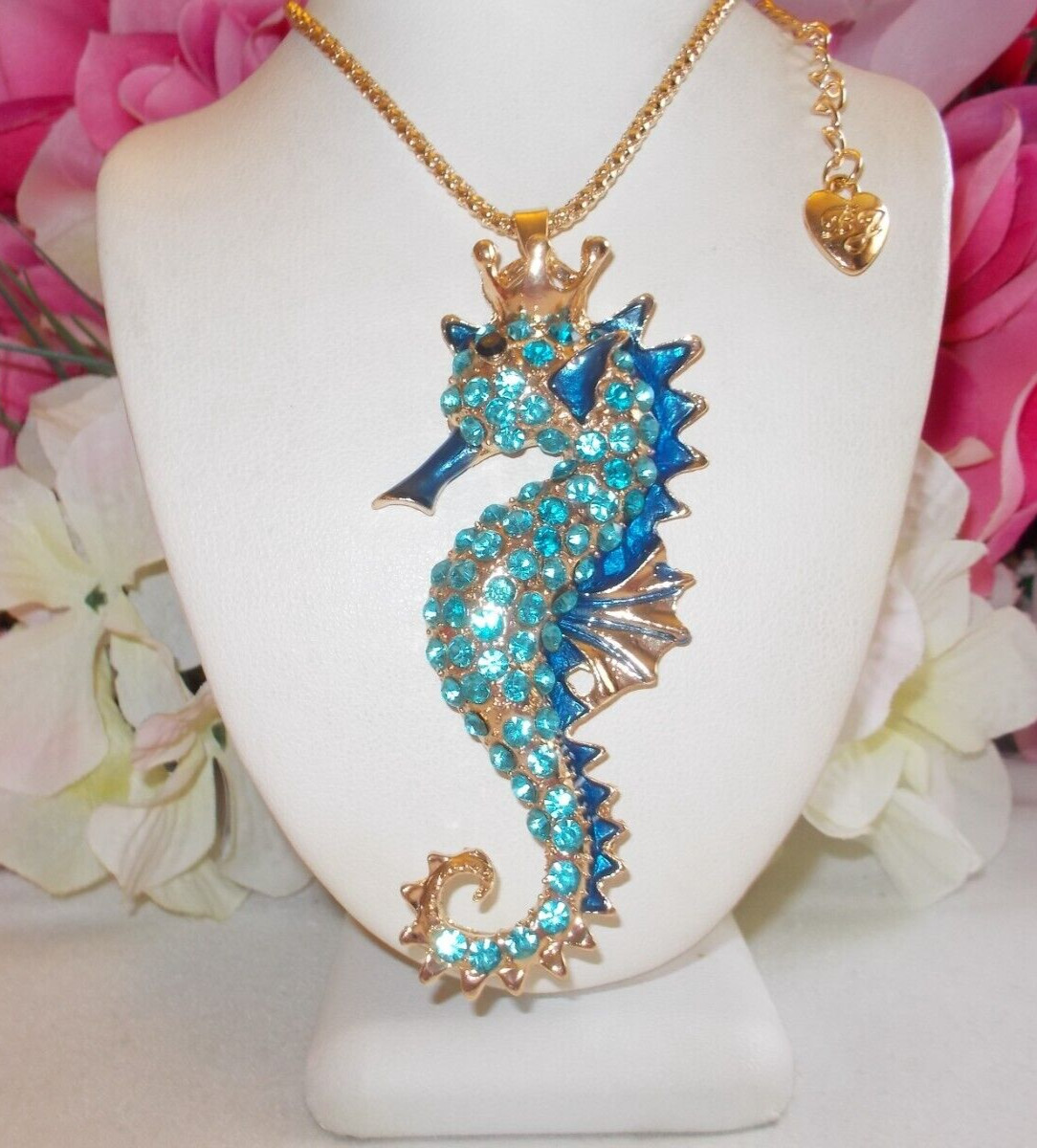 BETSEY JOHNSON SPARKLING BLUE CRYSTAL AND RHINESTONE PENDANT CHAIN NECKLACE